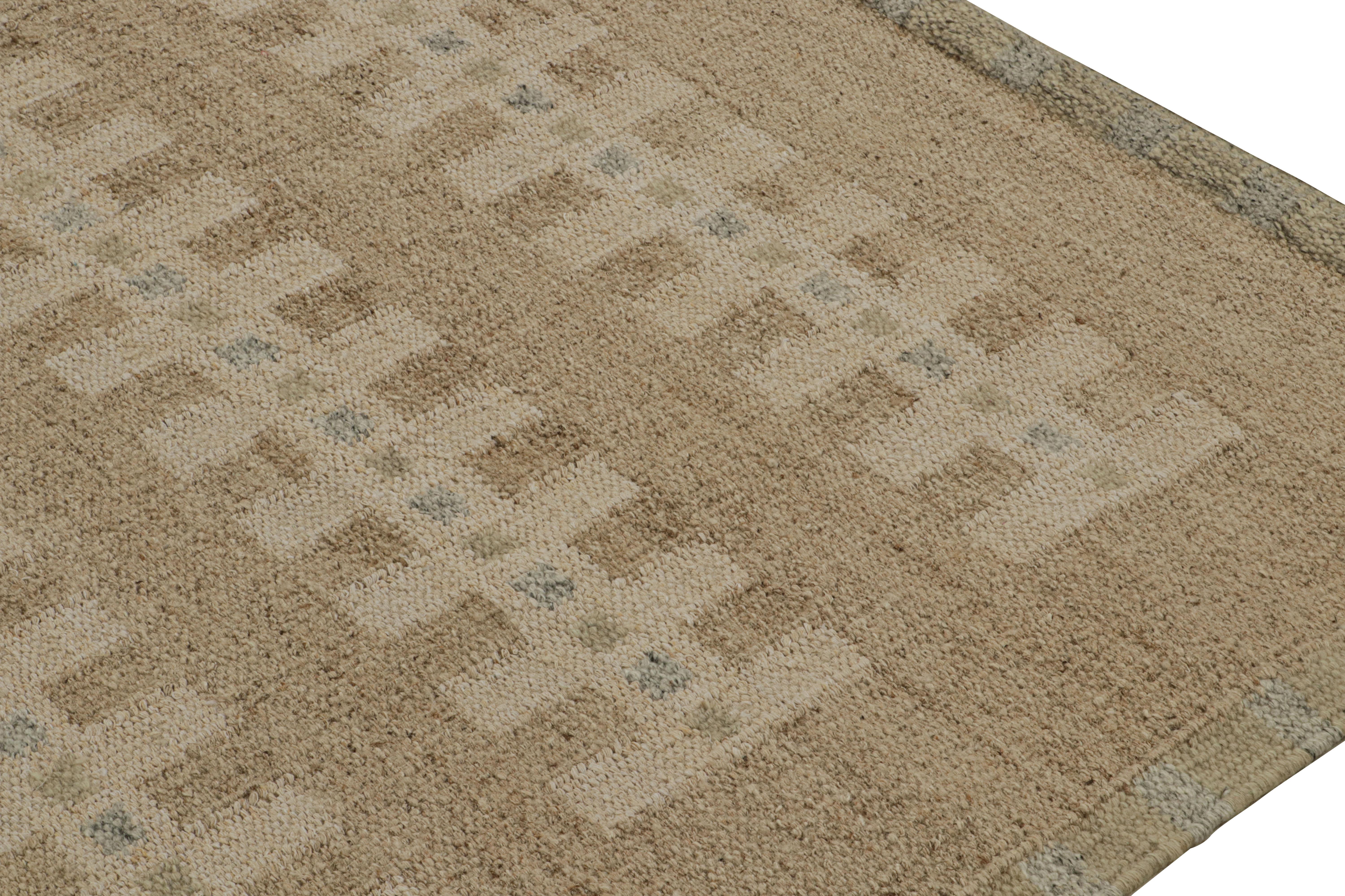 Hand-Woven Rug & Kilim’s Scandinavian Style Kilim Rug in Beige with Geometric Patterns For Sale