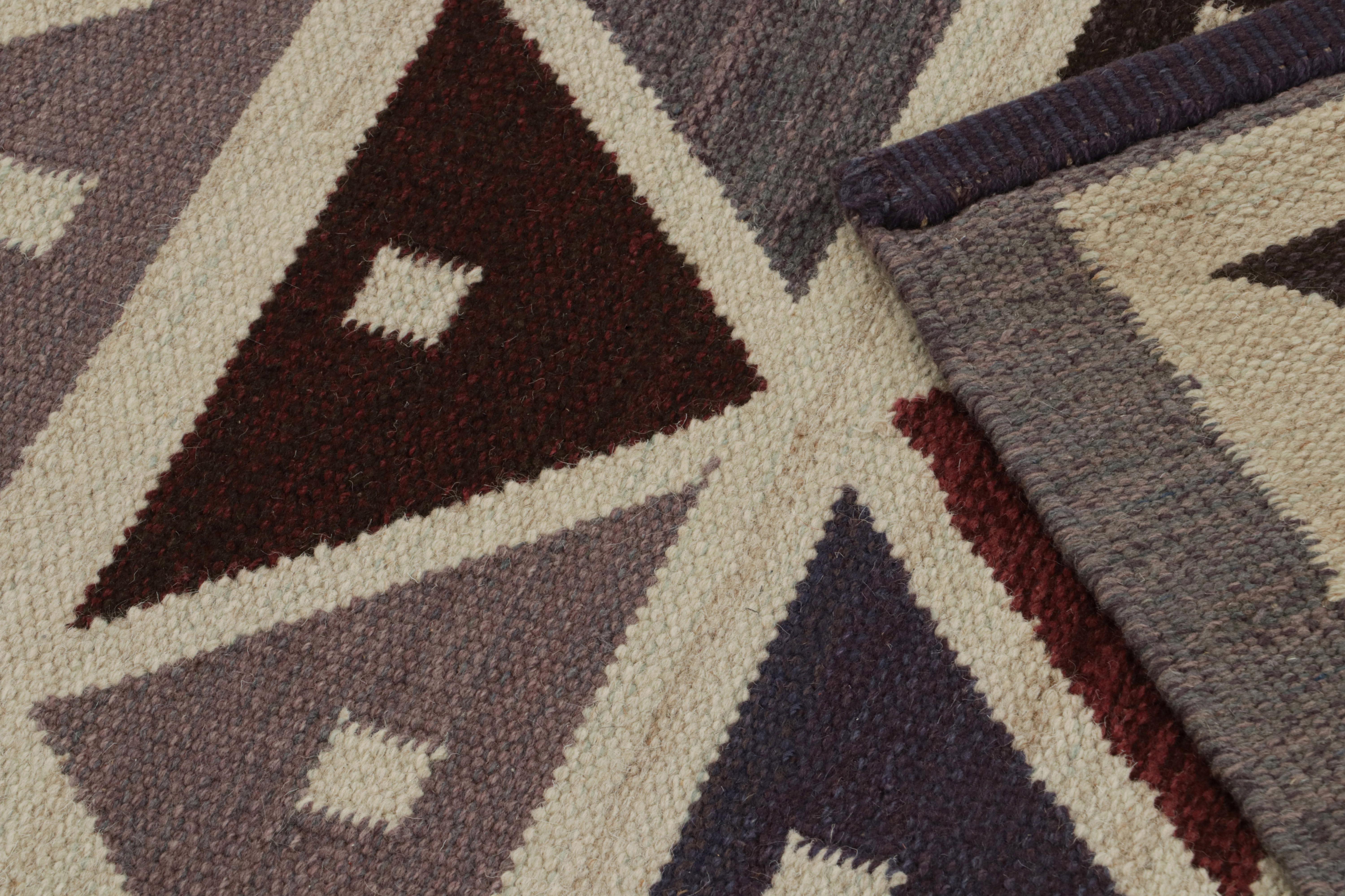 Contemporary Rug & Kilim’s Scandinavian Style Kilim Rug, in Beige, with Geometric Patterns For Sale