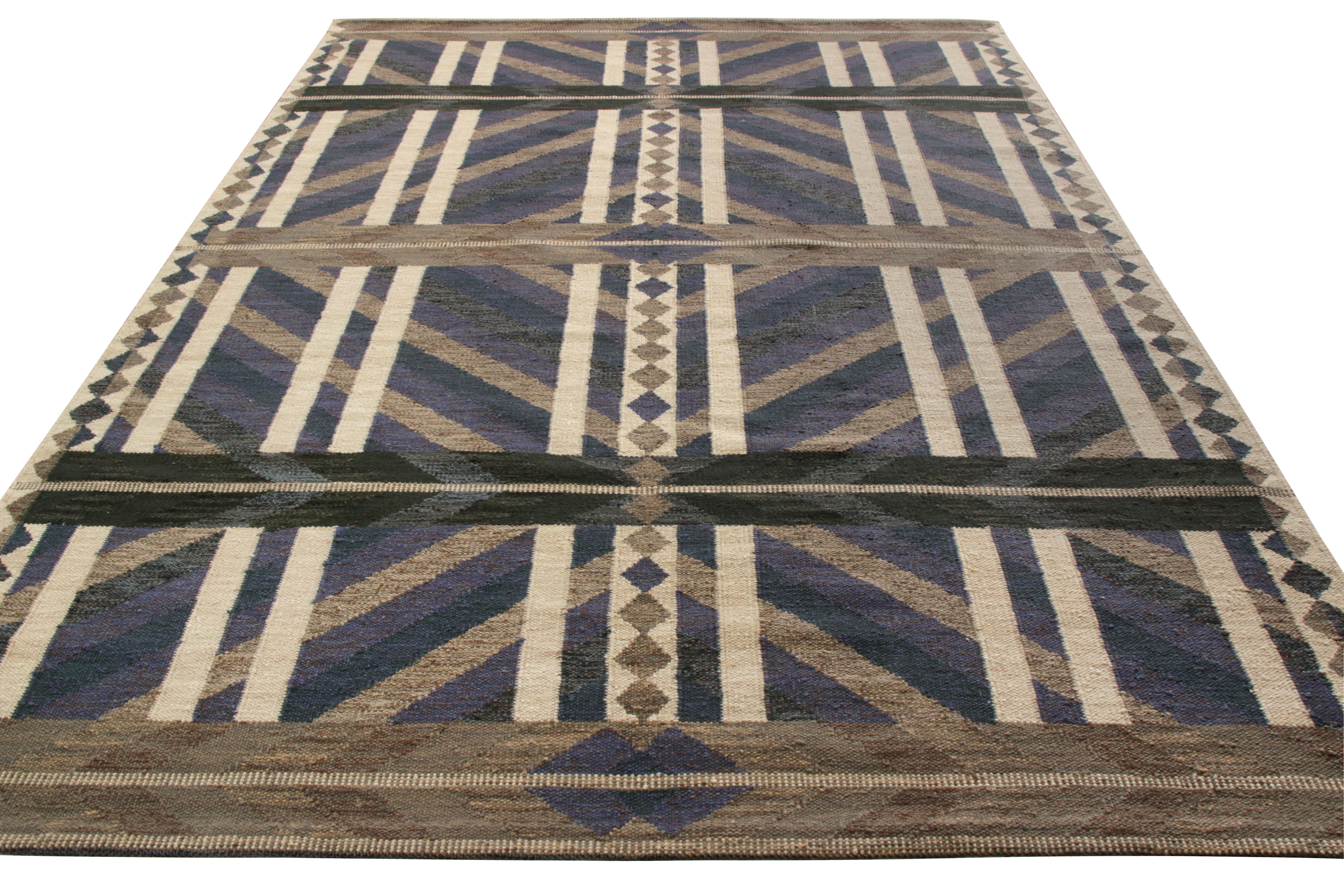 Basking in modern sensibilities, this Scandanavian kilim displays remarkable strength underfoot owing to its strong foundation that Rug & Kilim’s flatweaves of the titular collection enjoy. The chic shades of blue and beige-gray tastefully intercede