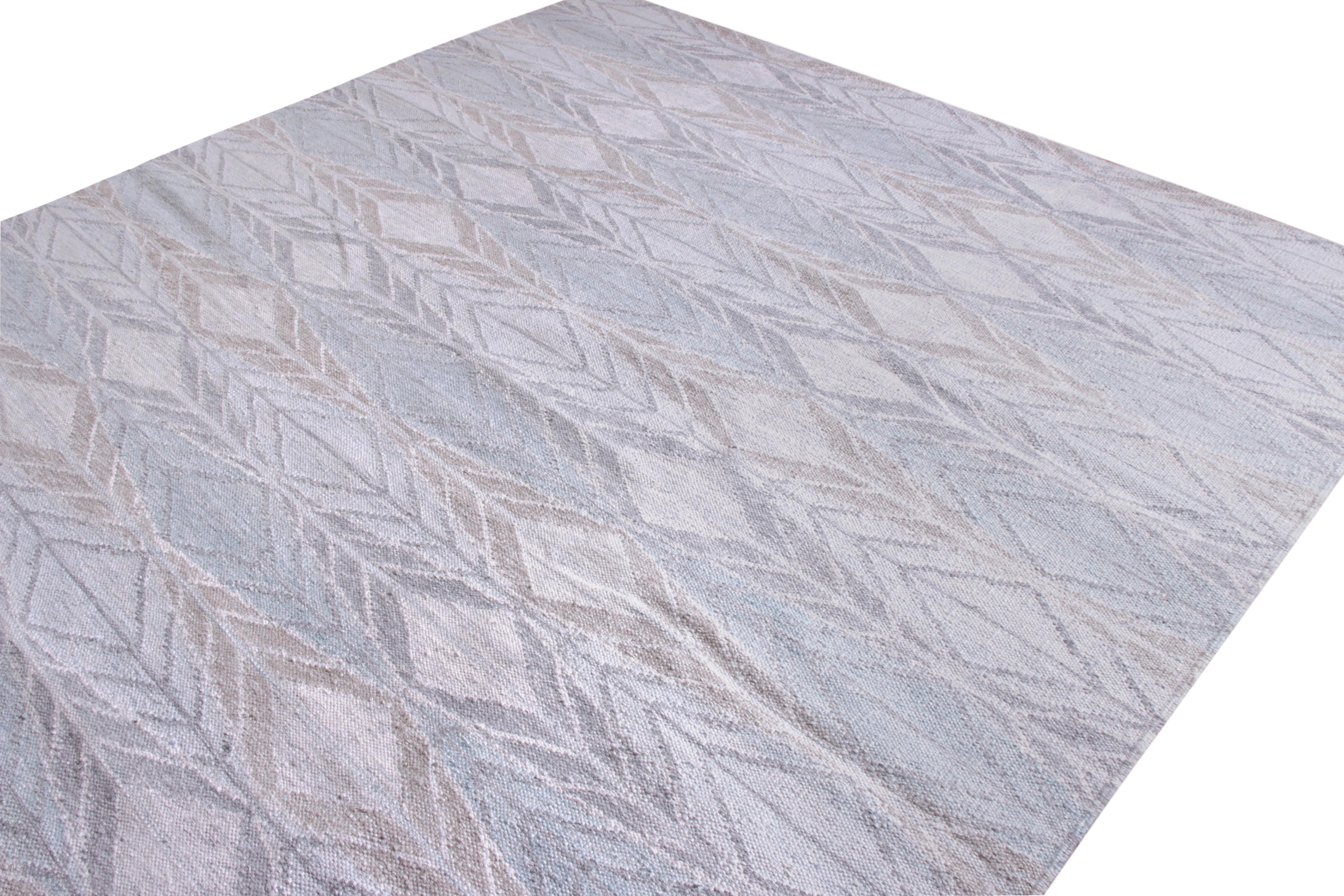 Scandinave moderne Rug & Kilim's Scandinavian Style Kilim Rug in Blue Gray Geometric Pattern (tapis de style scandinave à motif géométrique bleu-gris) en vente