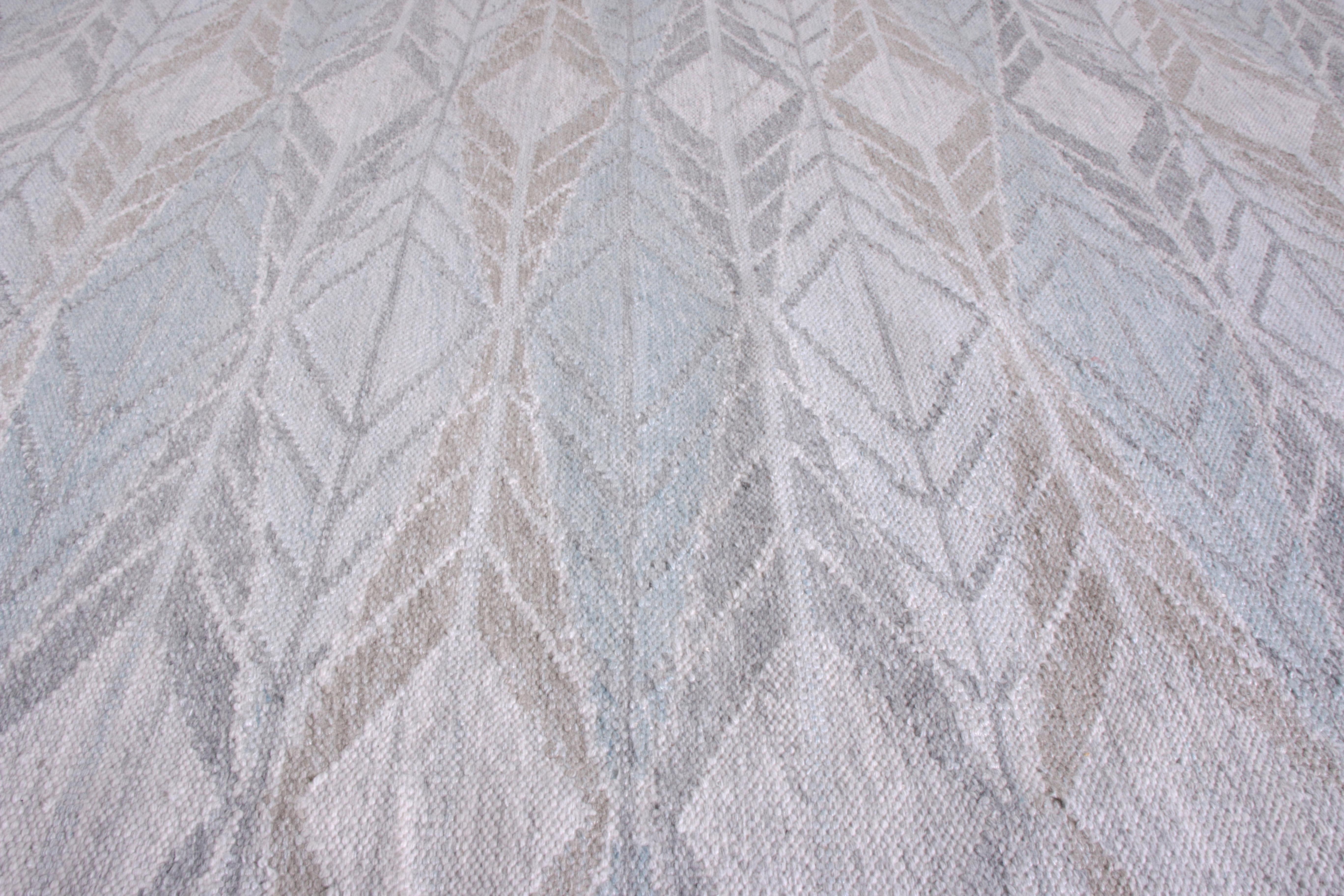 Indien Rug & Kilim's Scandinavian Style Kilim Rug in Blue Gray Geometric Pattern (tapis de style scandinave à motif géométrique bleu-gris) en vente