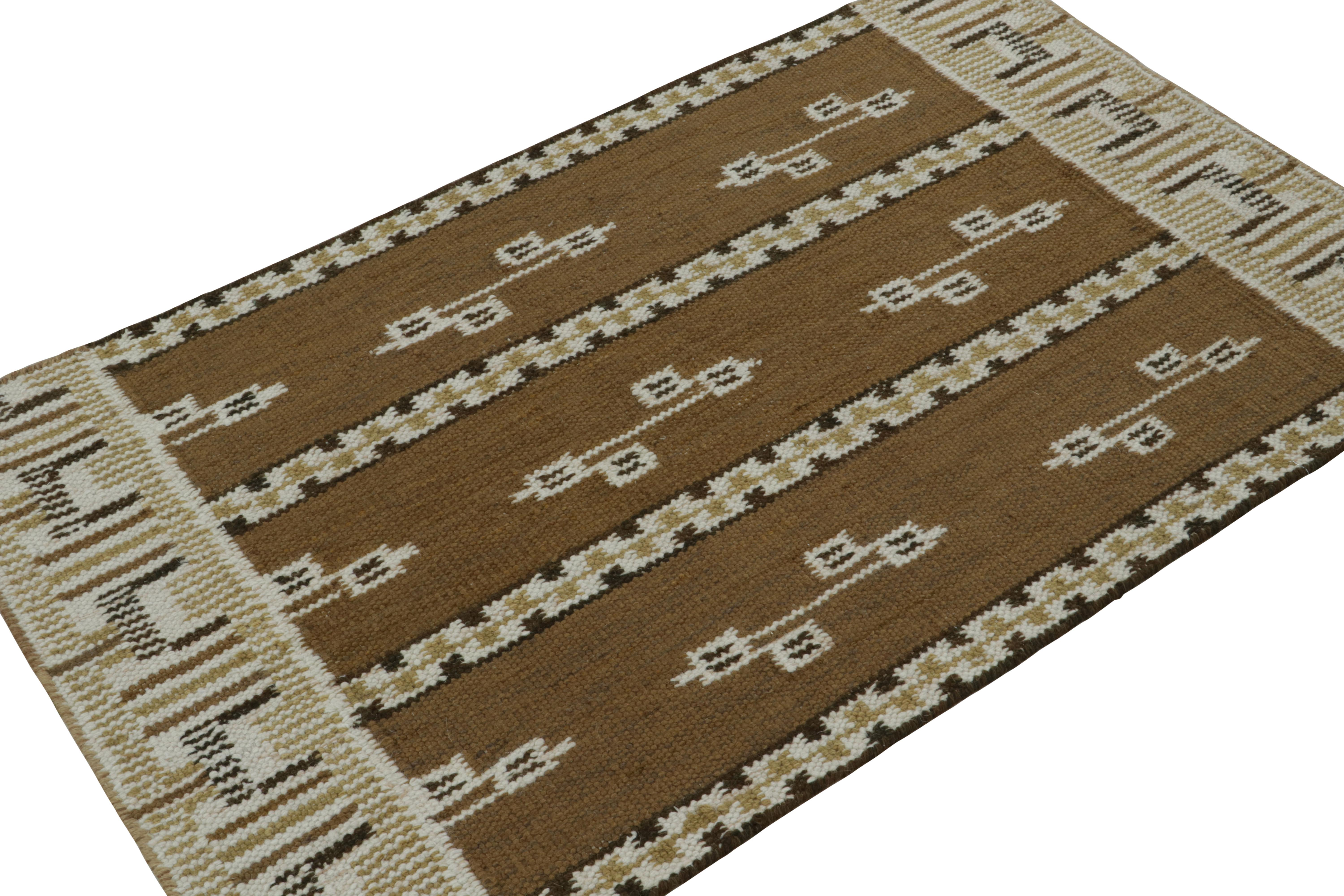 Ce tapis Kilim 3x5 est issu de la ligne flatweave de la collection de tapis scandinaves de Rug & Kilim. Tissé à la main en laine, coton et fils naturels, son design est une reprise moderne des tapis Rollakan et Rya dans le style déco suédois. 

Sur
