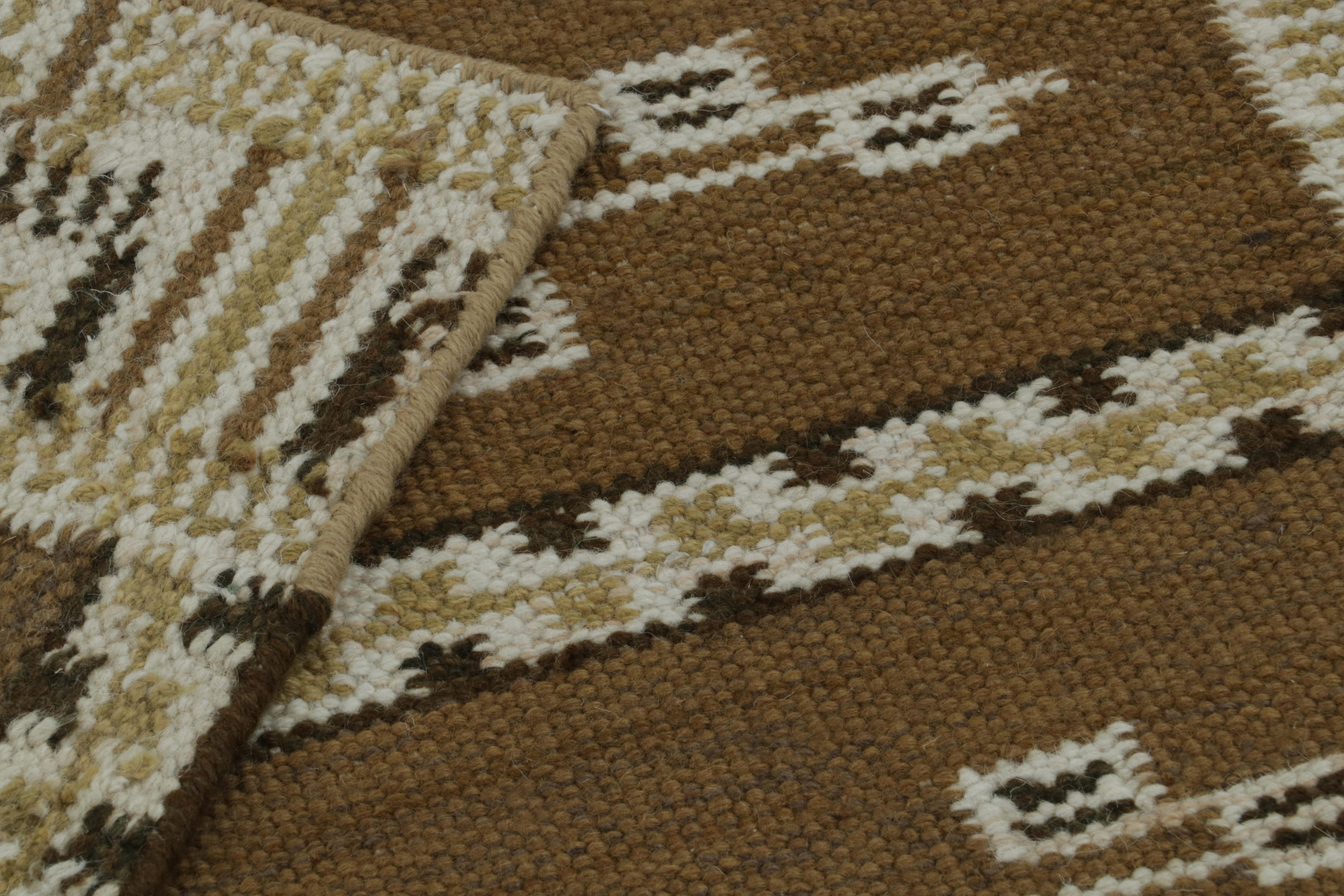 XXIe siècle et contemporain Rug & Kilim's Scandinavian Style Kilim Rug in Brown with Geometric Patterns (tapis de style scandinave à motifs géométriques) en vente