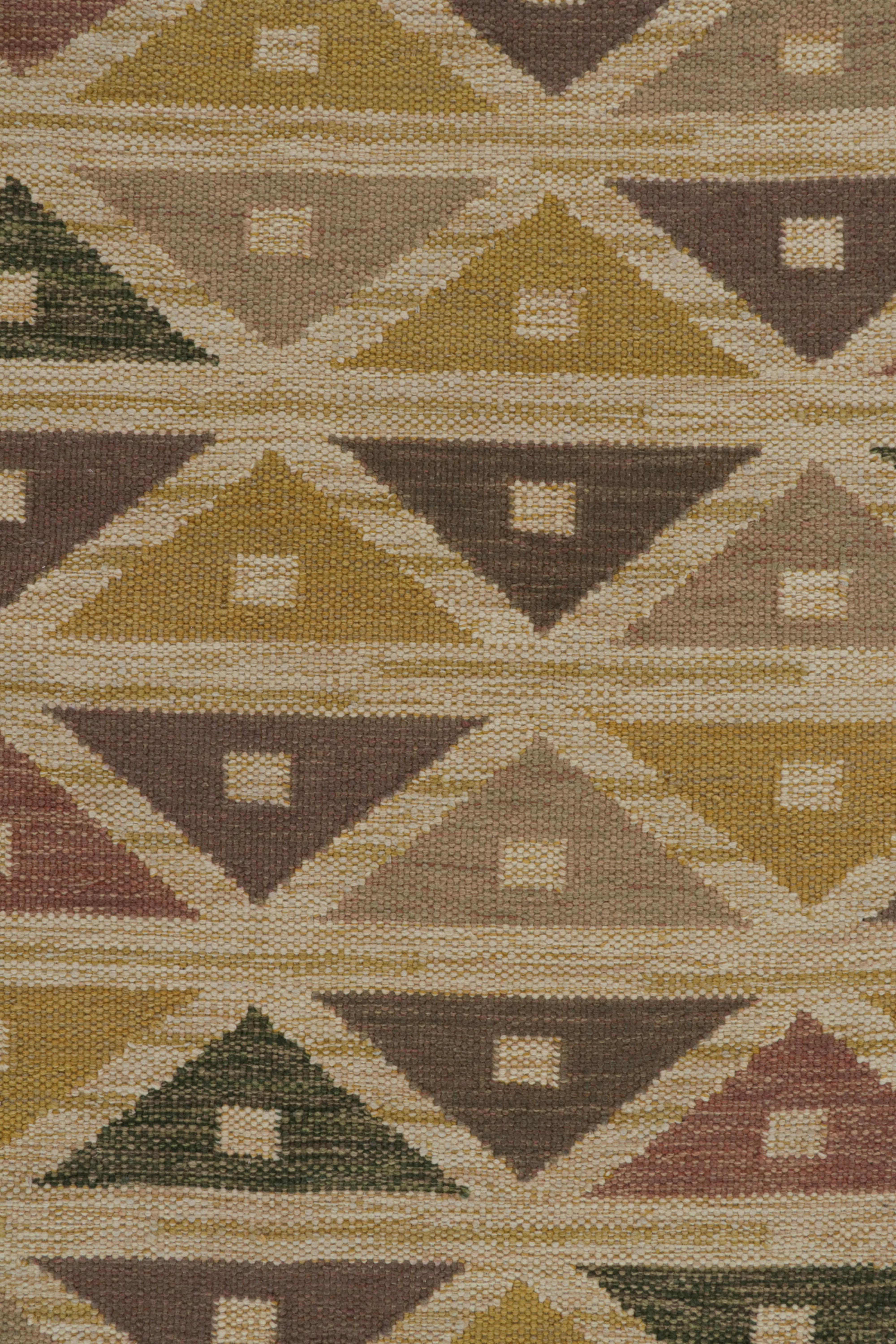 Rug & Kilim’s Scandinavian style Kilim rug in Gold & Brown Geometric Patterns In New Condition For Sale In Long Island City, NY