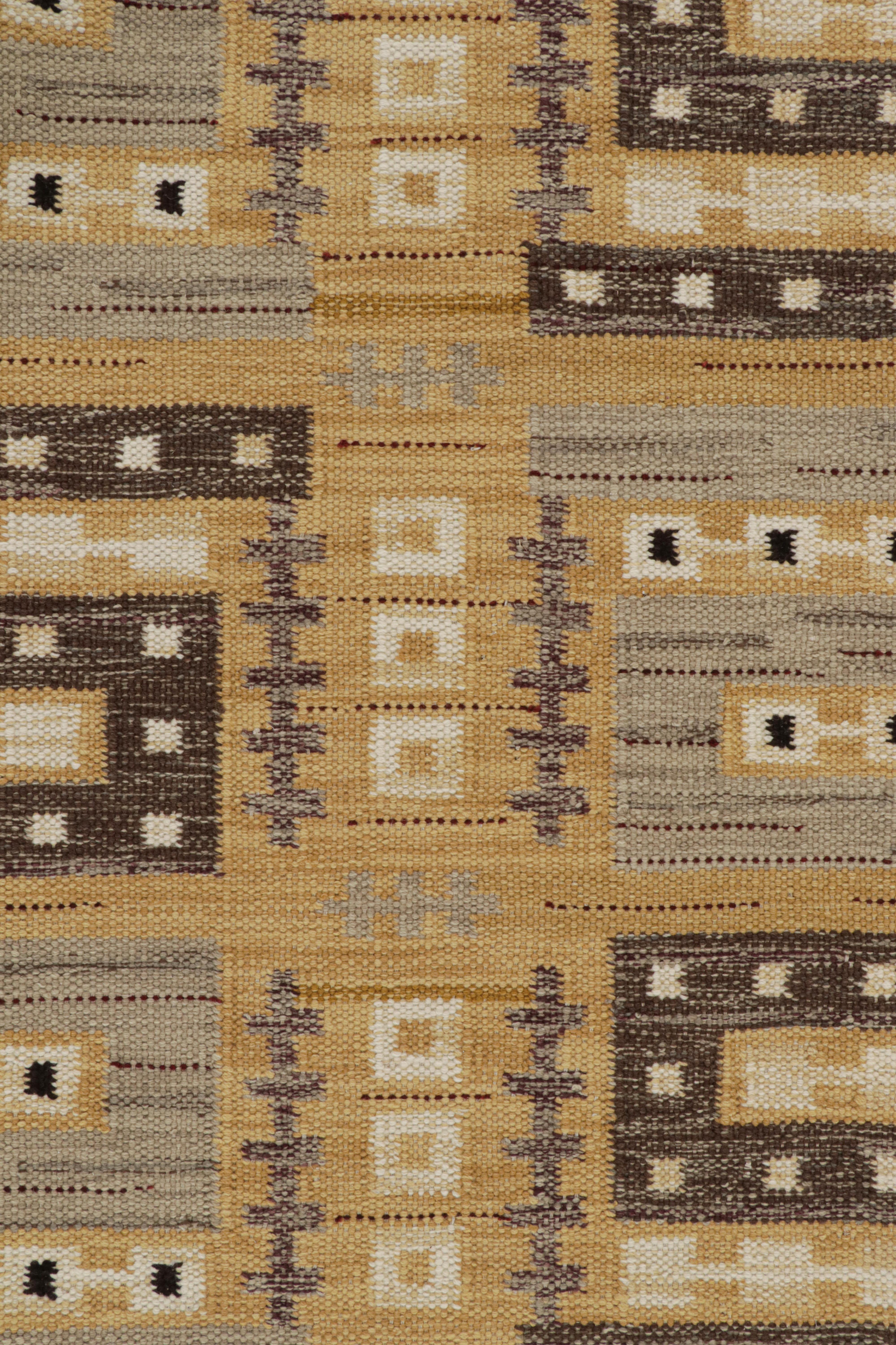 Rug & Kilim’s Scandinavian Style Kilim Rug in Gold with Geometric Patterns In New Condition For Sale In Long Island City, NY