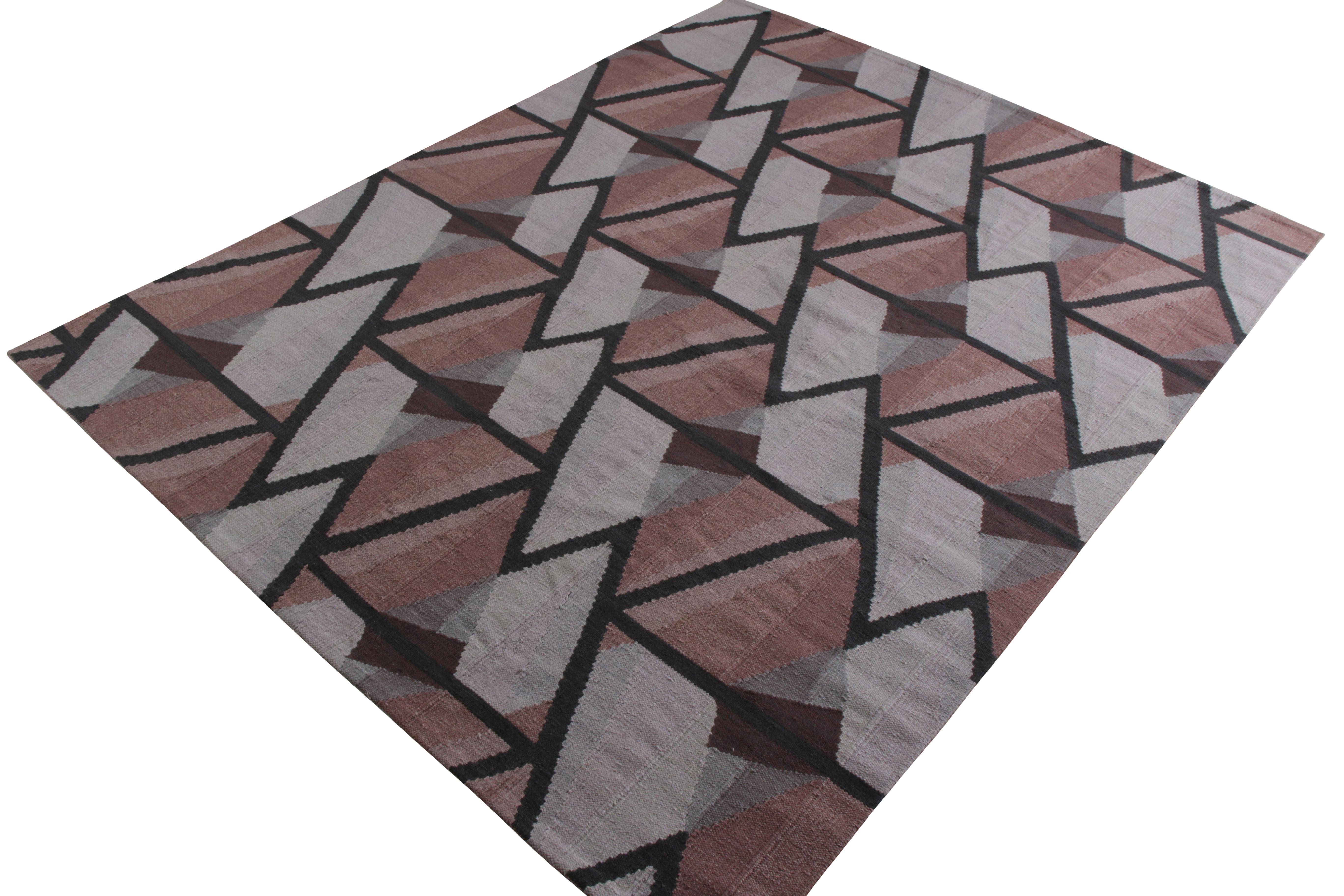 Modern Rug & Kilim’s Scandinavian Style Kilim Rug in Gray and Pink Geometric Pattern For Sale