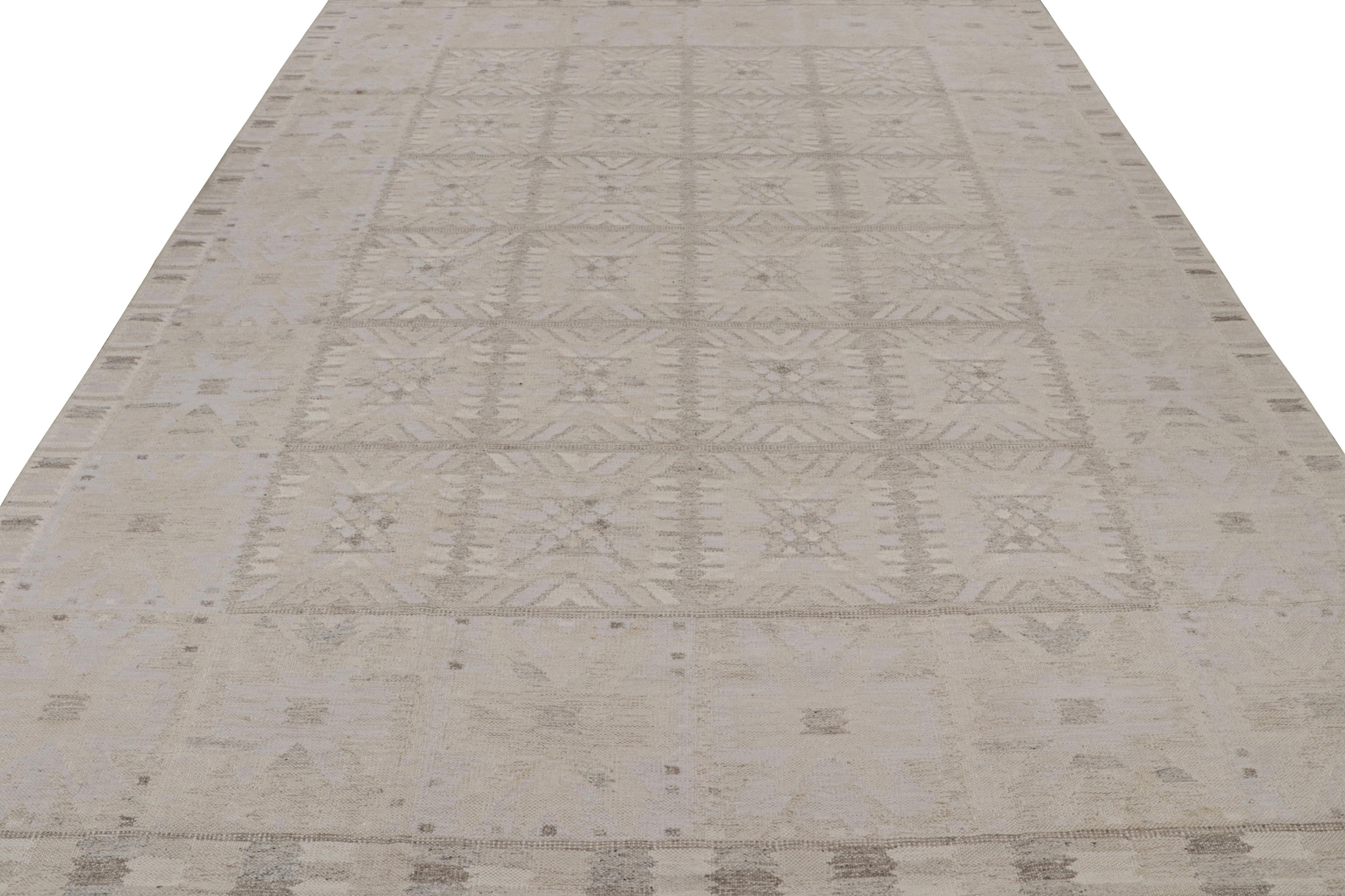 Modern Rug & Kilim’s Scandinavian Style Kilim Rug in Gray and White Geometric Patterns For Sale