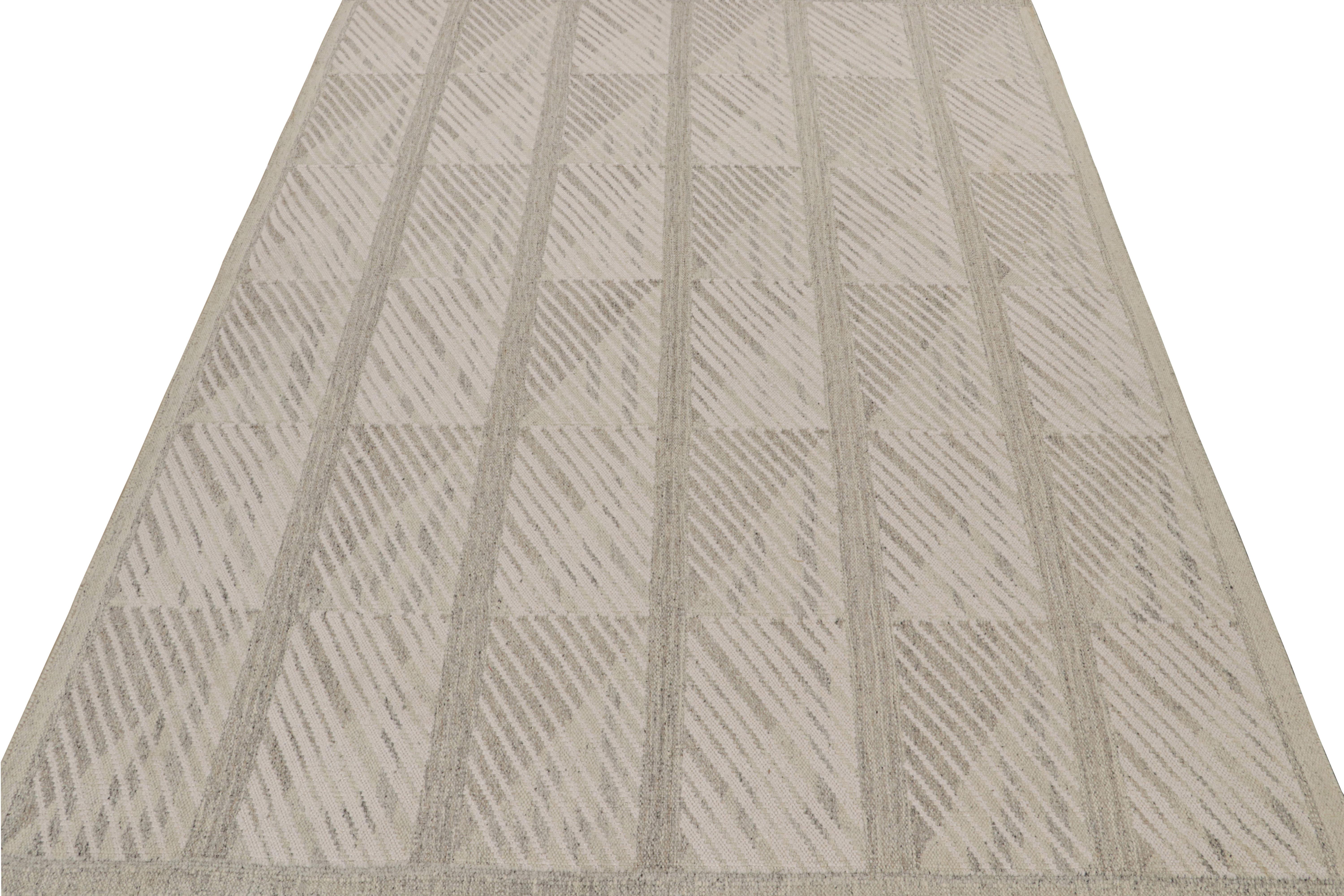 Modern Rug & Kilim’s Scandinavian style Kilim rug in Gray & White Geometric Patterns For Sale
