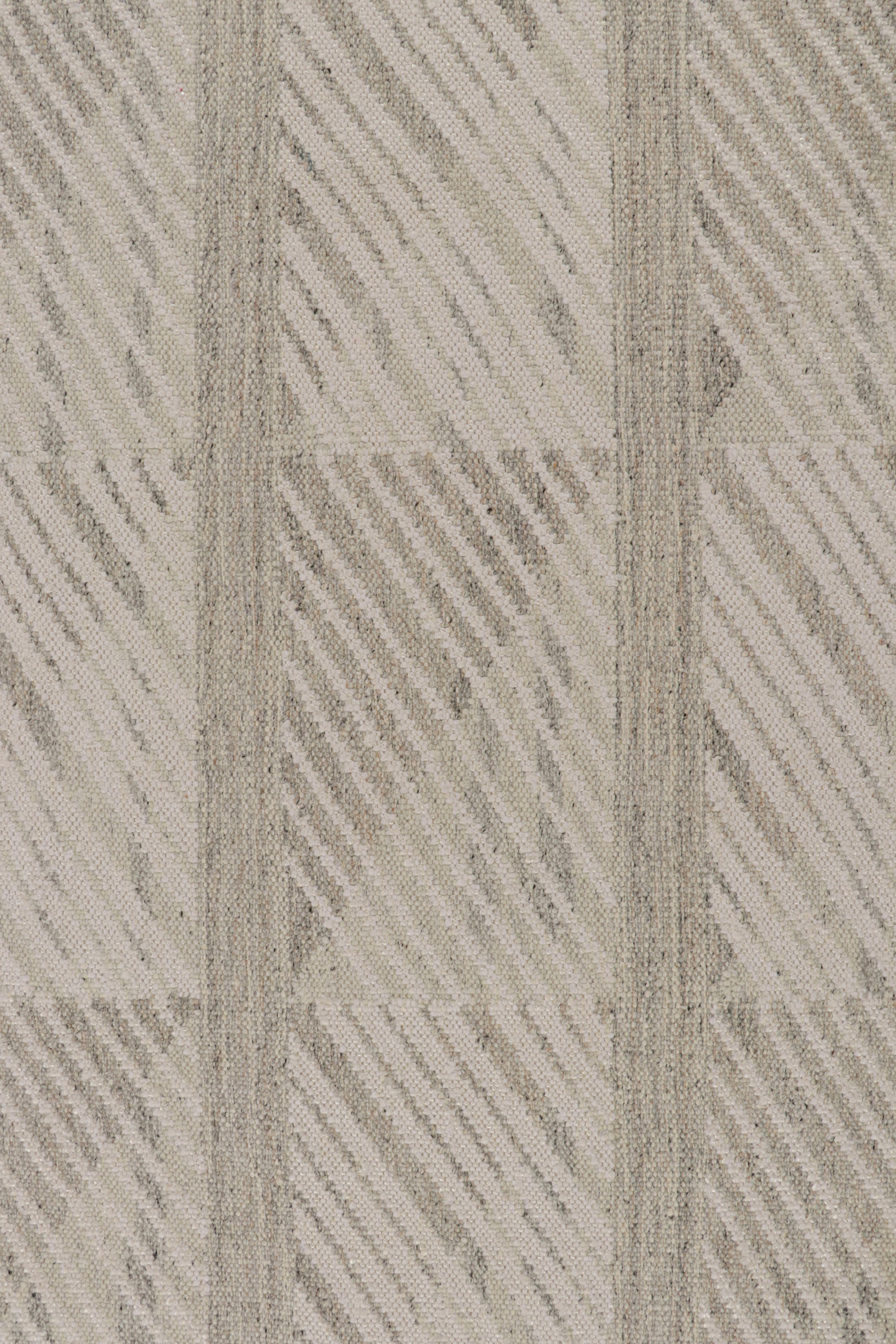 Rug & Kilim’s Scandinavian style Kilim rug in Gray & White Geometric Patterns In New Condition For Sale In Long Island City, NY