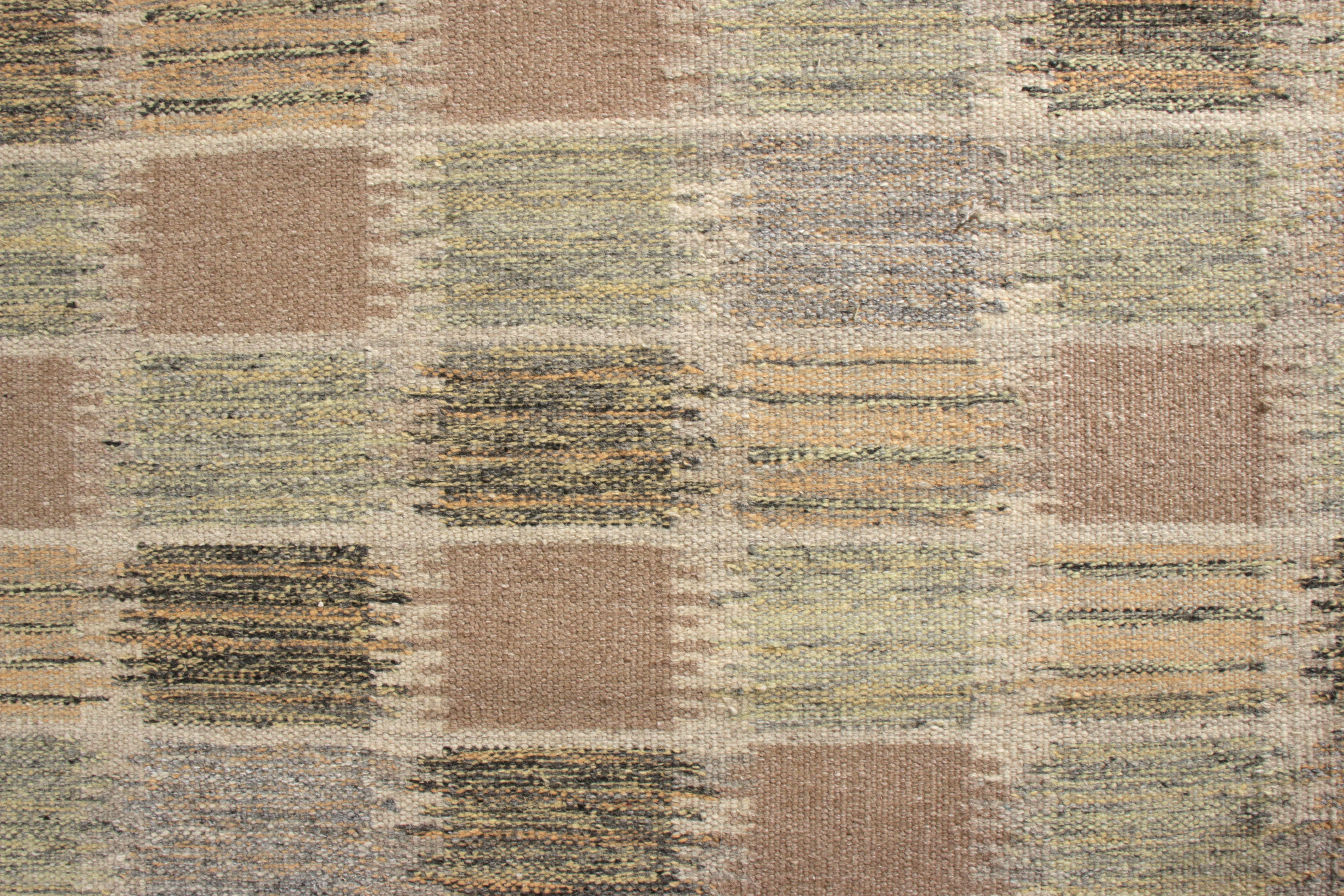 Annodato a mano Rug & Kilim’s Scandinavian Style Kilim Rug in Green and Pink Geometric Pattern in vendita