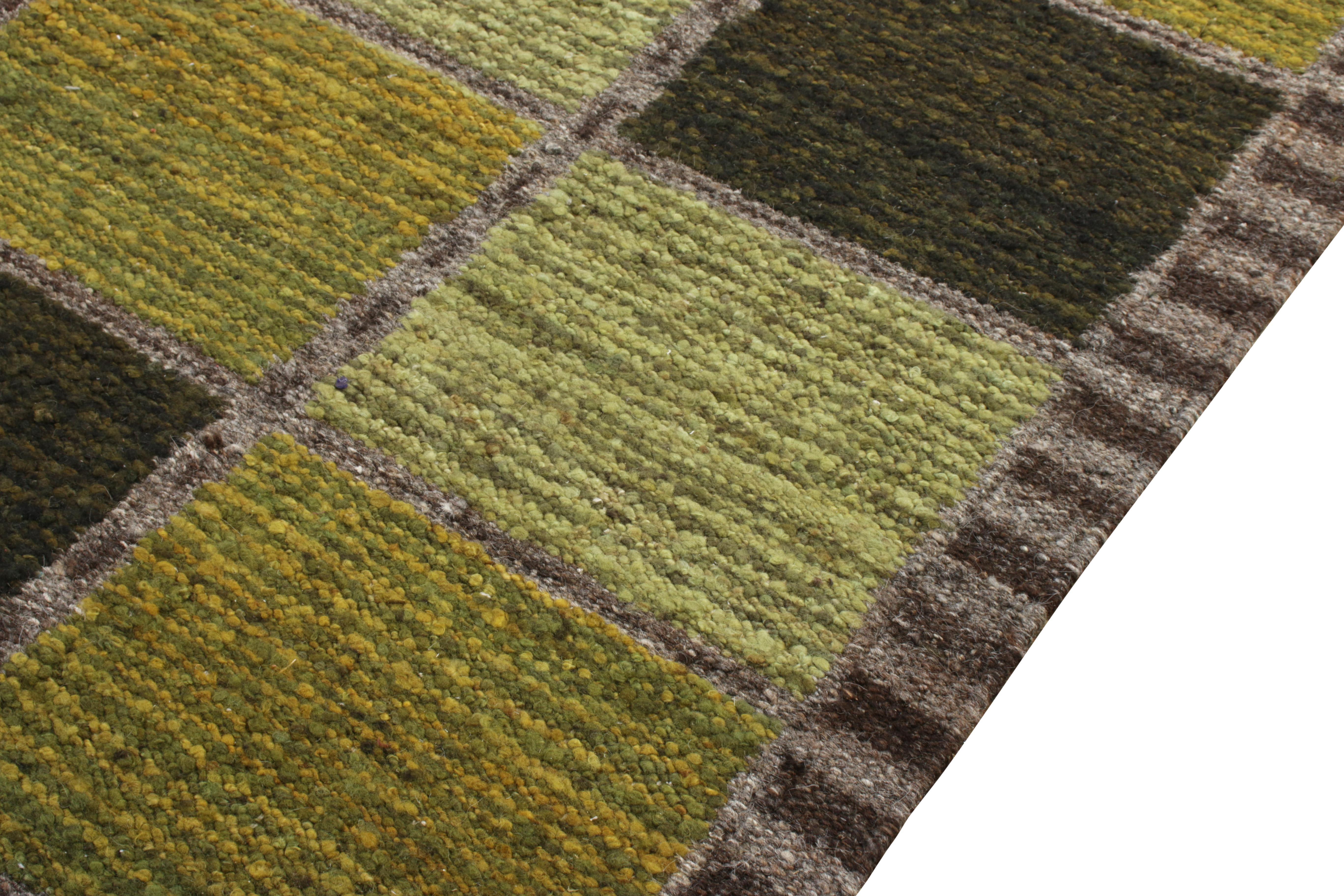 Indien Rug & Kilim's Scandinavian Style Kilim Rug in Green Geometric Pattern (tapis de style scandinave à motif géométrique vert) en vente