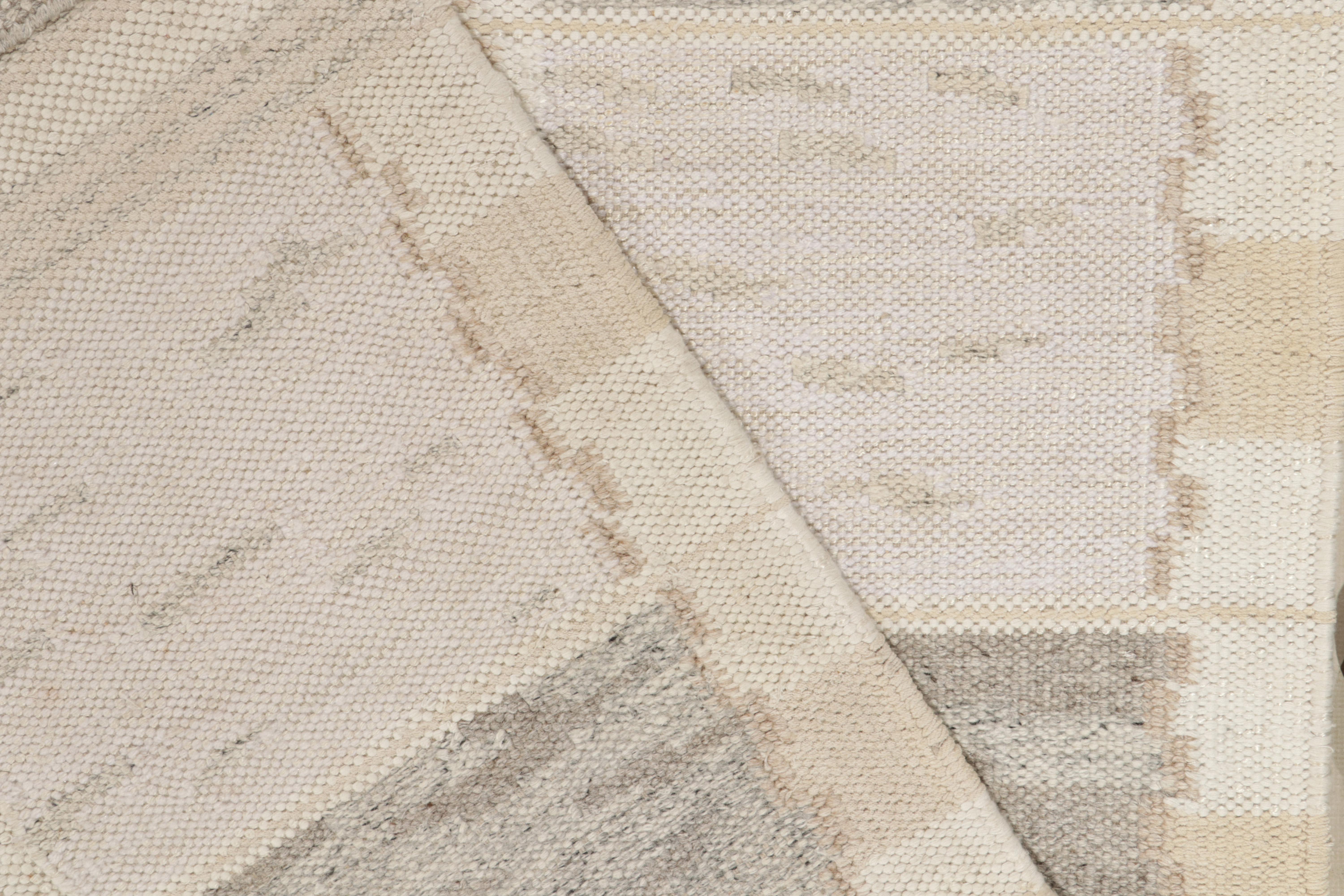 Rug & Kilim's Scandinavian Style Kilim Rug in Grey, Off-White Geometric Pattern In New Condition For Sale In Long Island City, NY