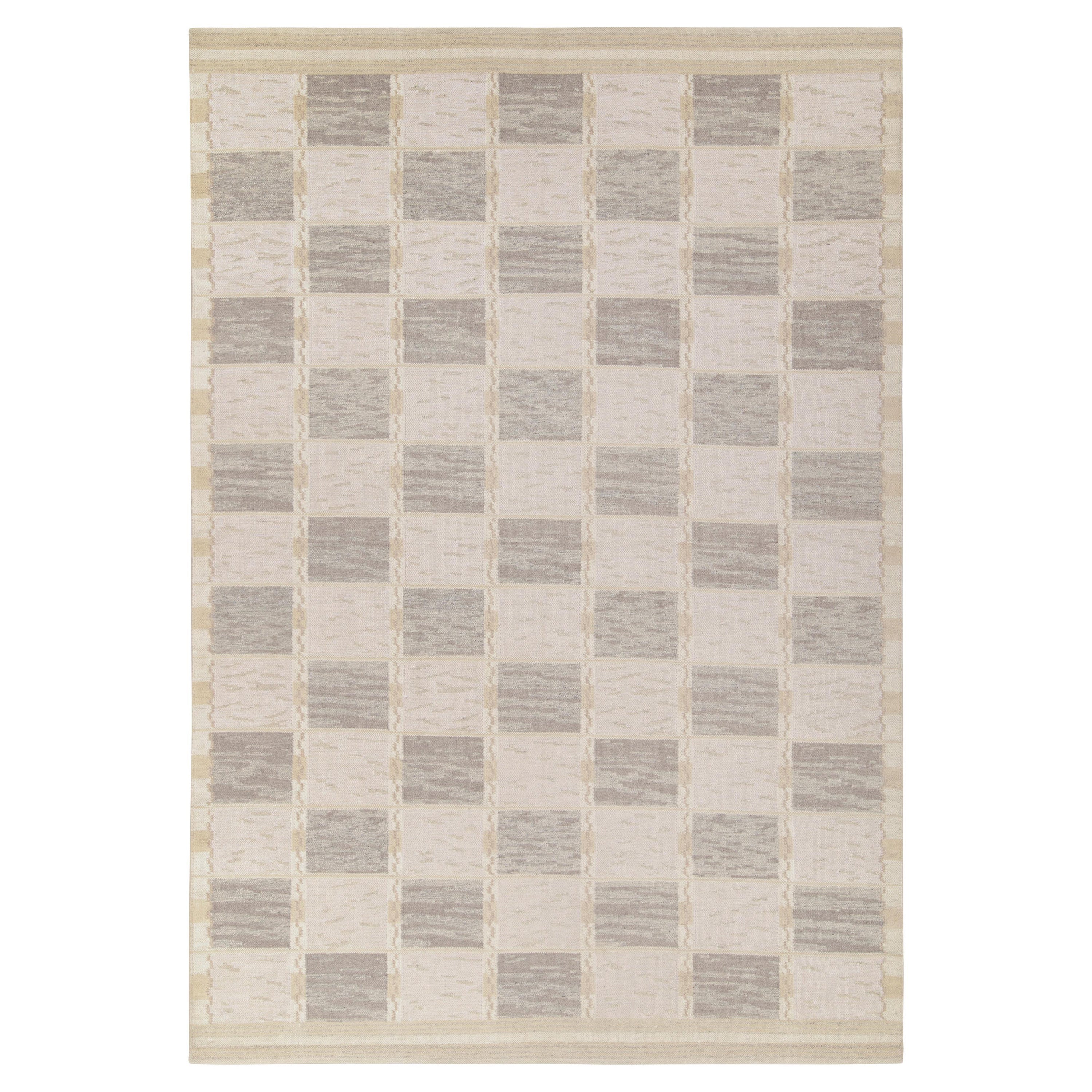 Rug & Kilim's Scandinavian Style Kilim Rug in Grey, Off-White Geometric Pattern For Sale