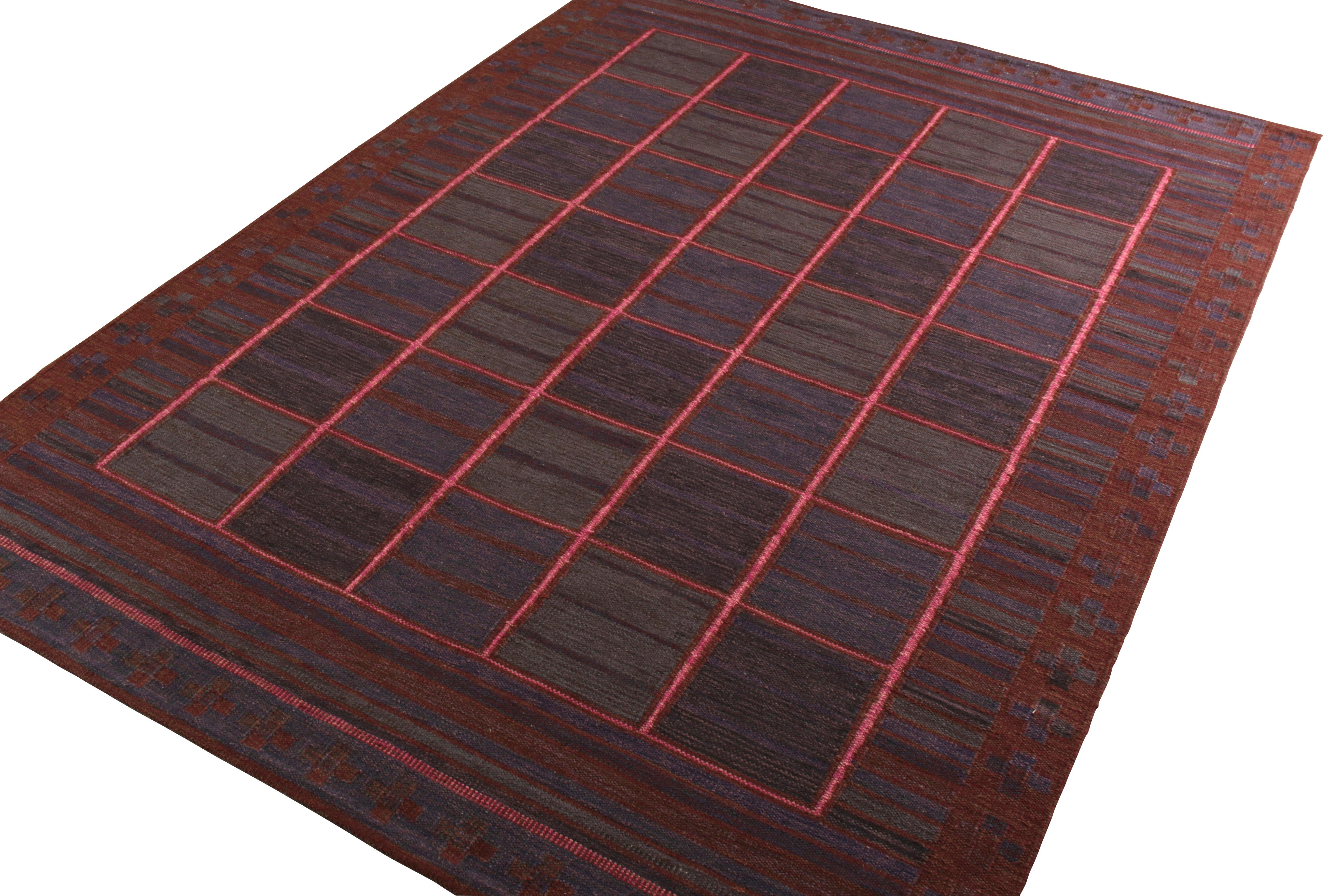 Skandinavischer Kilim-Teppich von Rug & Kilim in Rot und Blau mit geometrischem Muster (Moderne) im Angebot