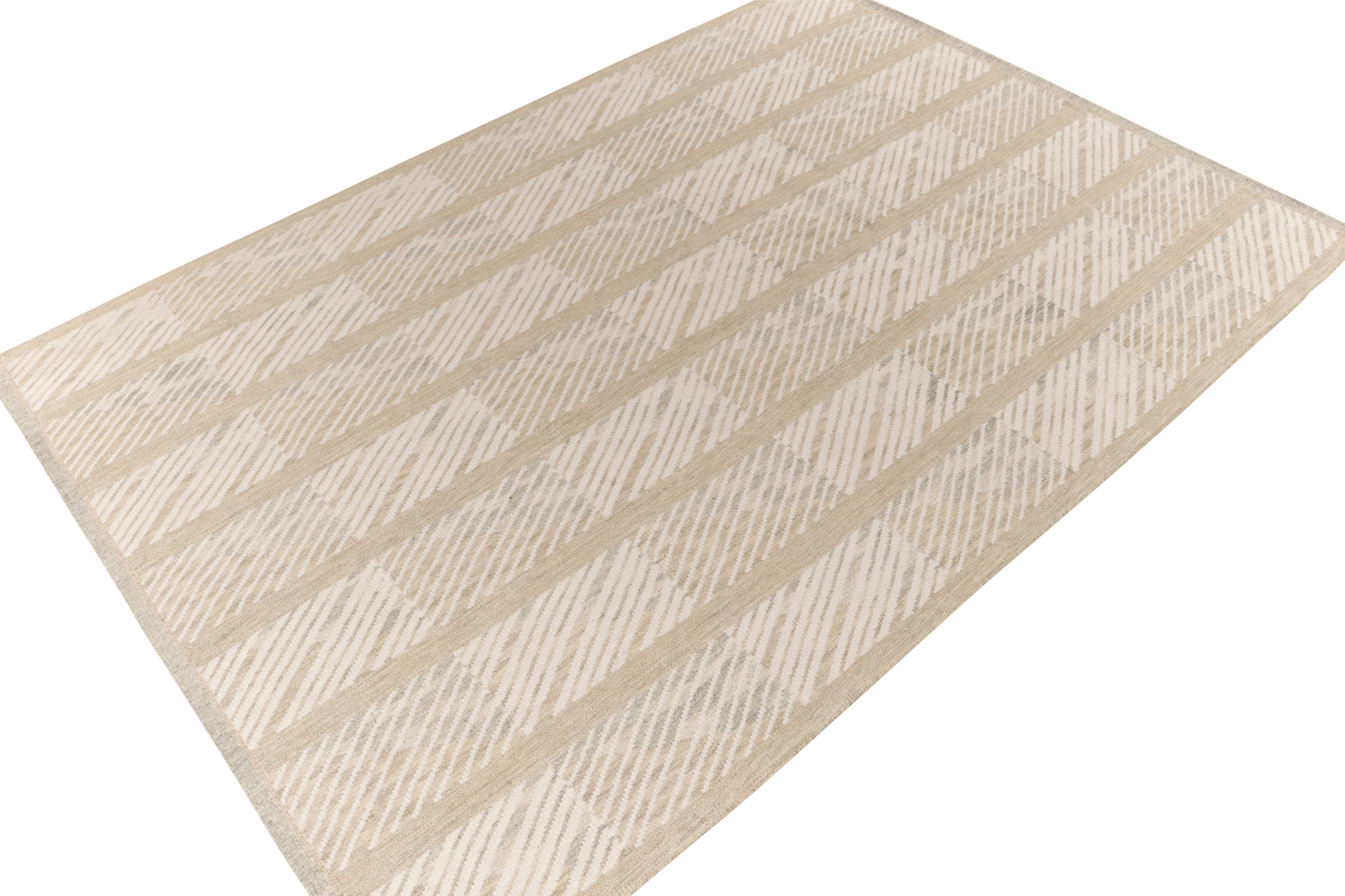 Rug & Kilim's skandinavischer Kilim-Teppich in Weiß Beige Geometrisches Muster (Skandinavische Moderne) im Angebot