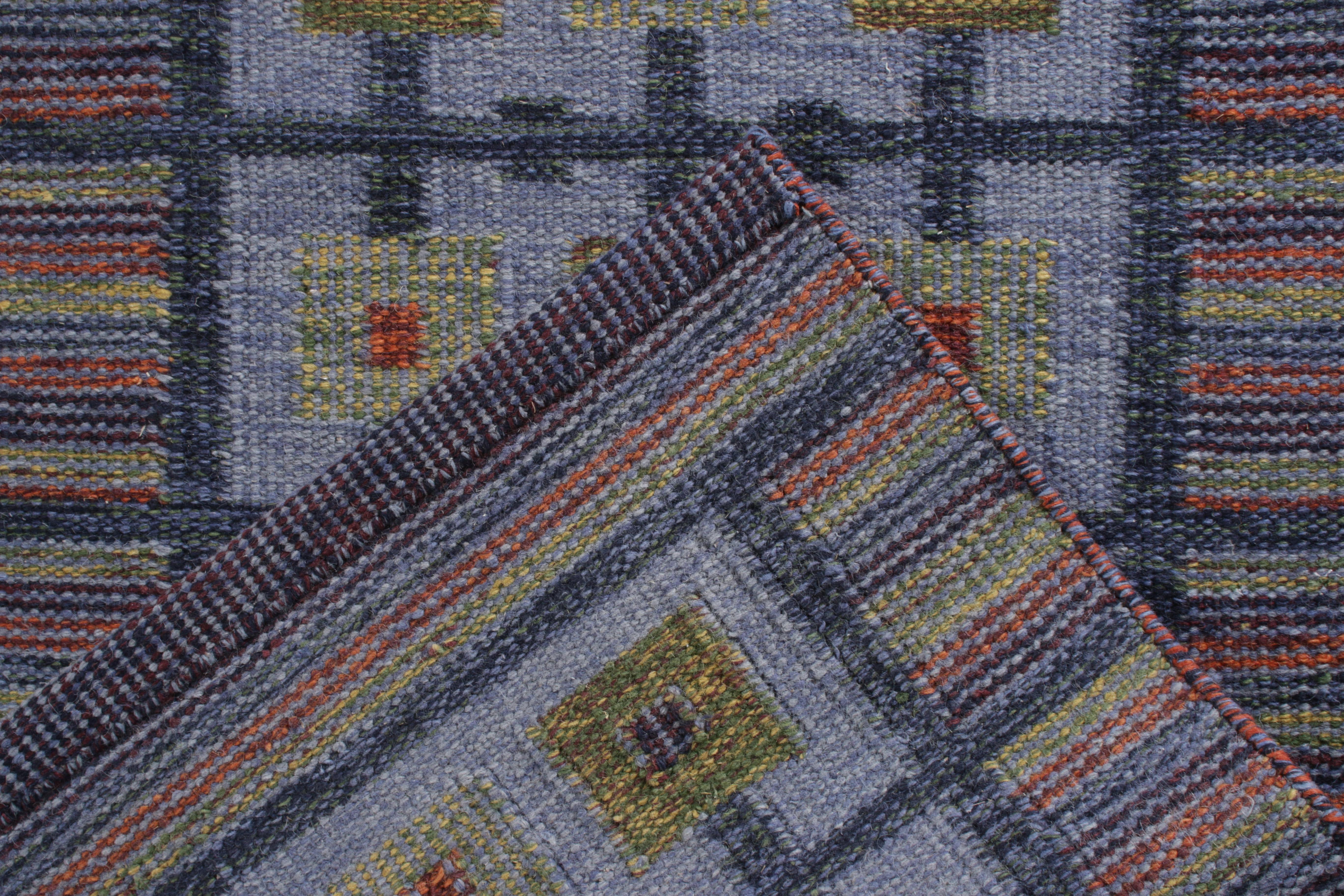 Noué à la main Tapis & Kilim's Scandinavian Style Kilim Runner, Blue and Green Geometric Pattern (en anglais) en vente