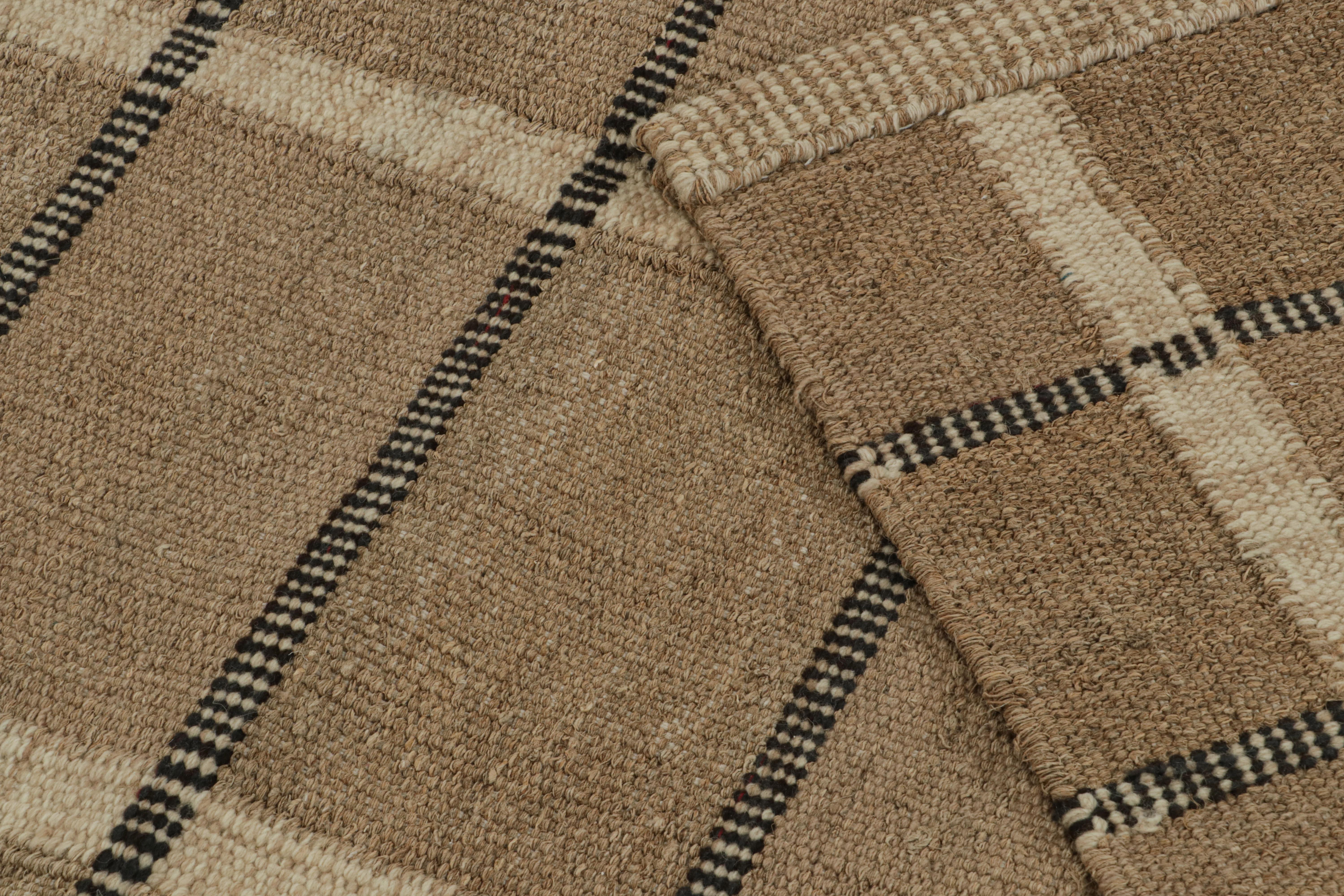 Rug & Kilim's skandinavischer Stil Kilim Läufer & Hanf Teppich in Beige-Braun gestreift (21. Jahrhundert und zeitgenössisch) im Angebot