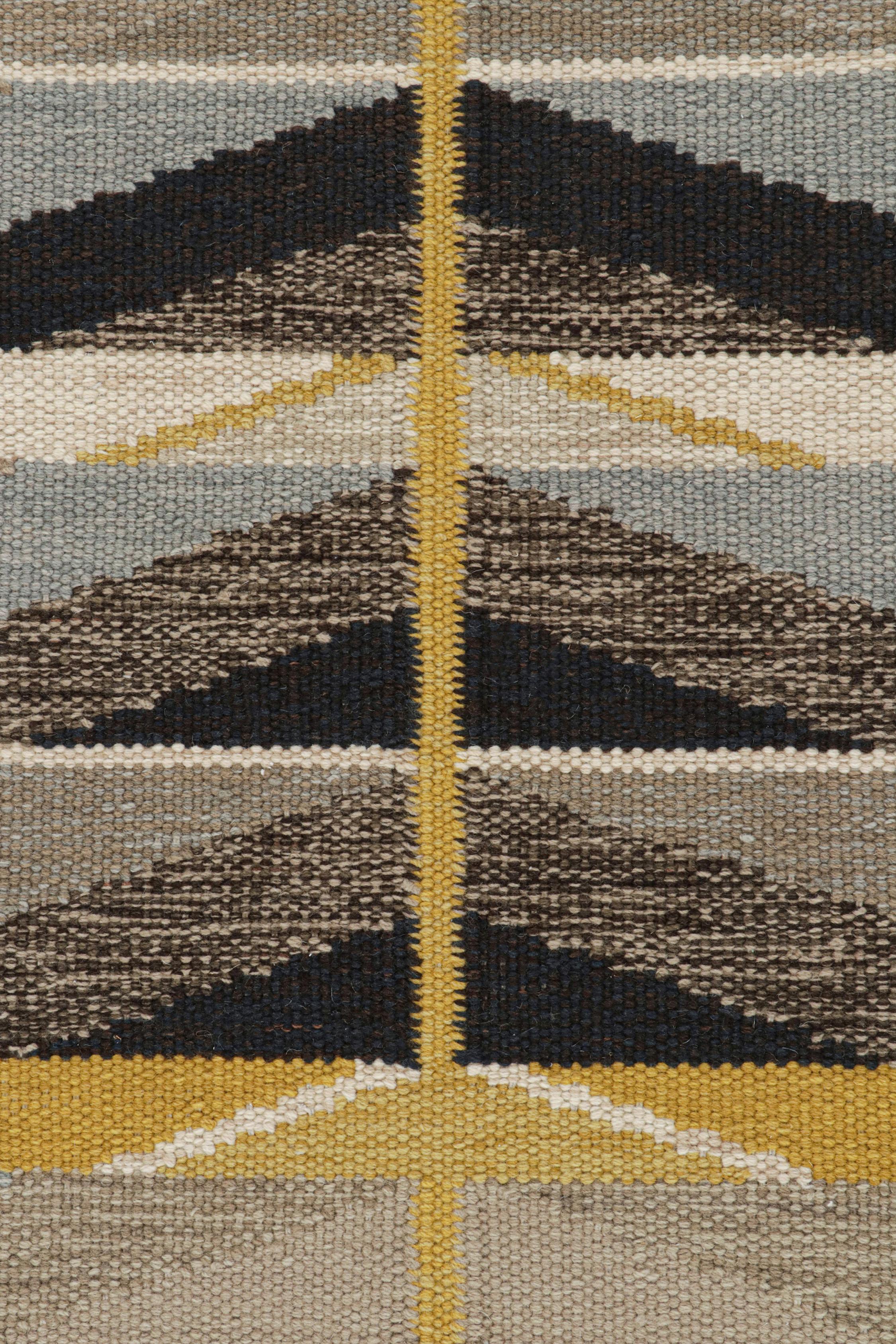 Rug & Kilim - Runner Kilim in stile scandinavo in Taupe con motivi geometrici In condizioni Nuovo in vendita a Long Island City, NY