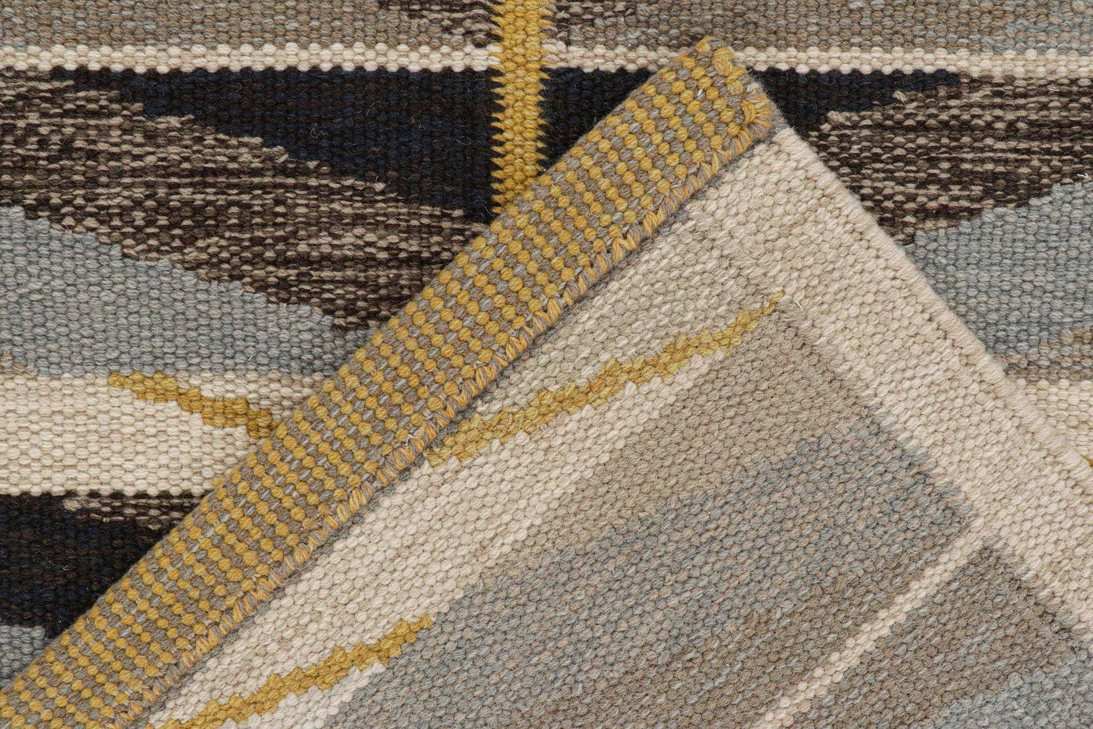 Rug & Kilim's skandinavischer Kilim-Läufer in Taupe mit geometrischen Mustern (21. Jahrhundert und zeitgenössisch) im Angebot