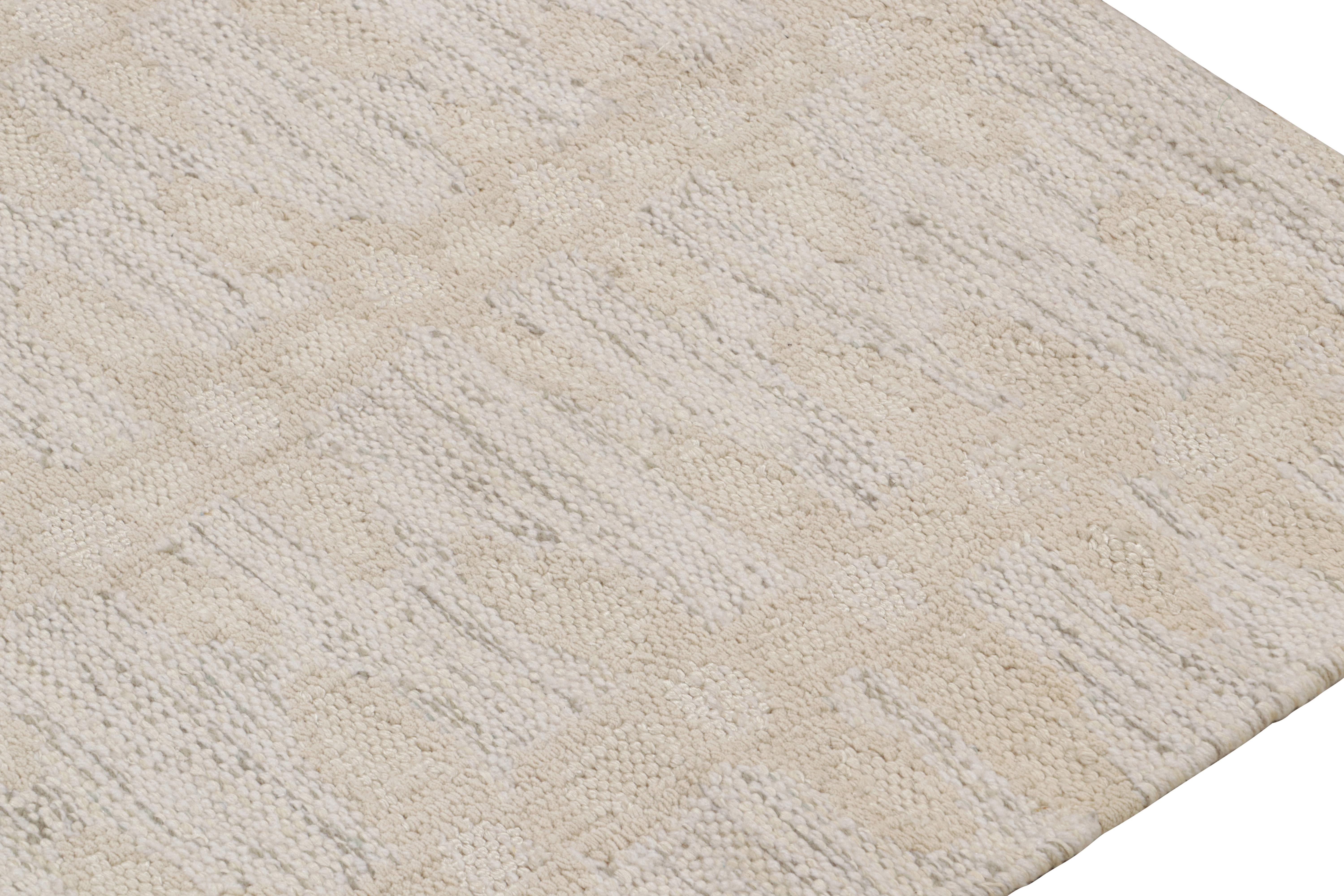 Hand-Woven Rug & Kilim’s Scandinavian Style Kilim runner in White-Beige Floral Patterns For Sale