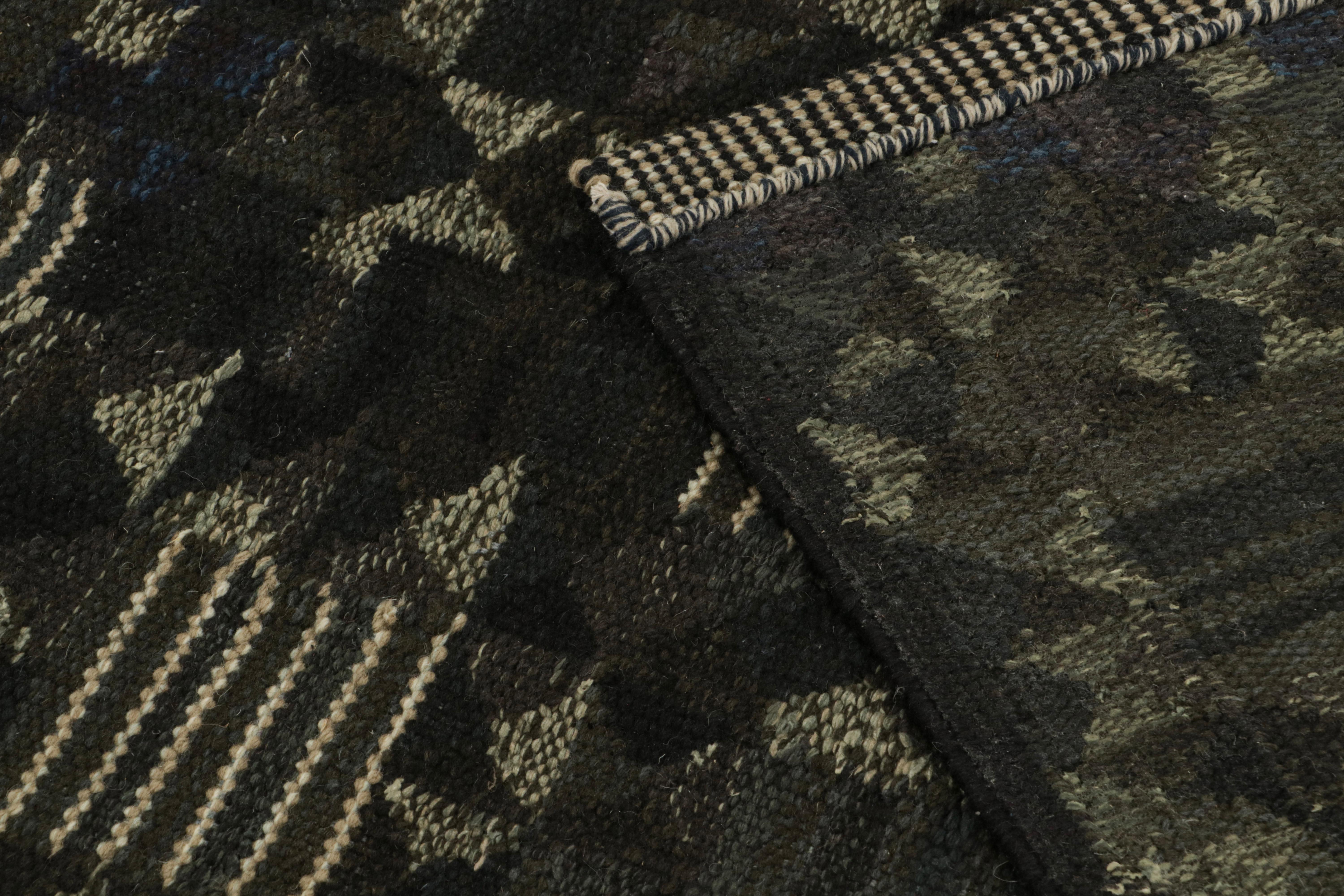 XXI secolo e contemporaneo Rug & Kilim, tappeto runner Kilim in stile scandinavo con motivi geometrici marroni in vendita