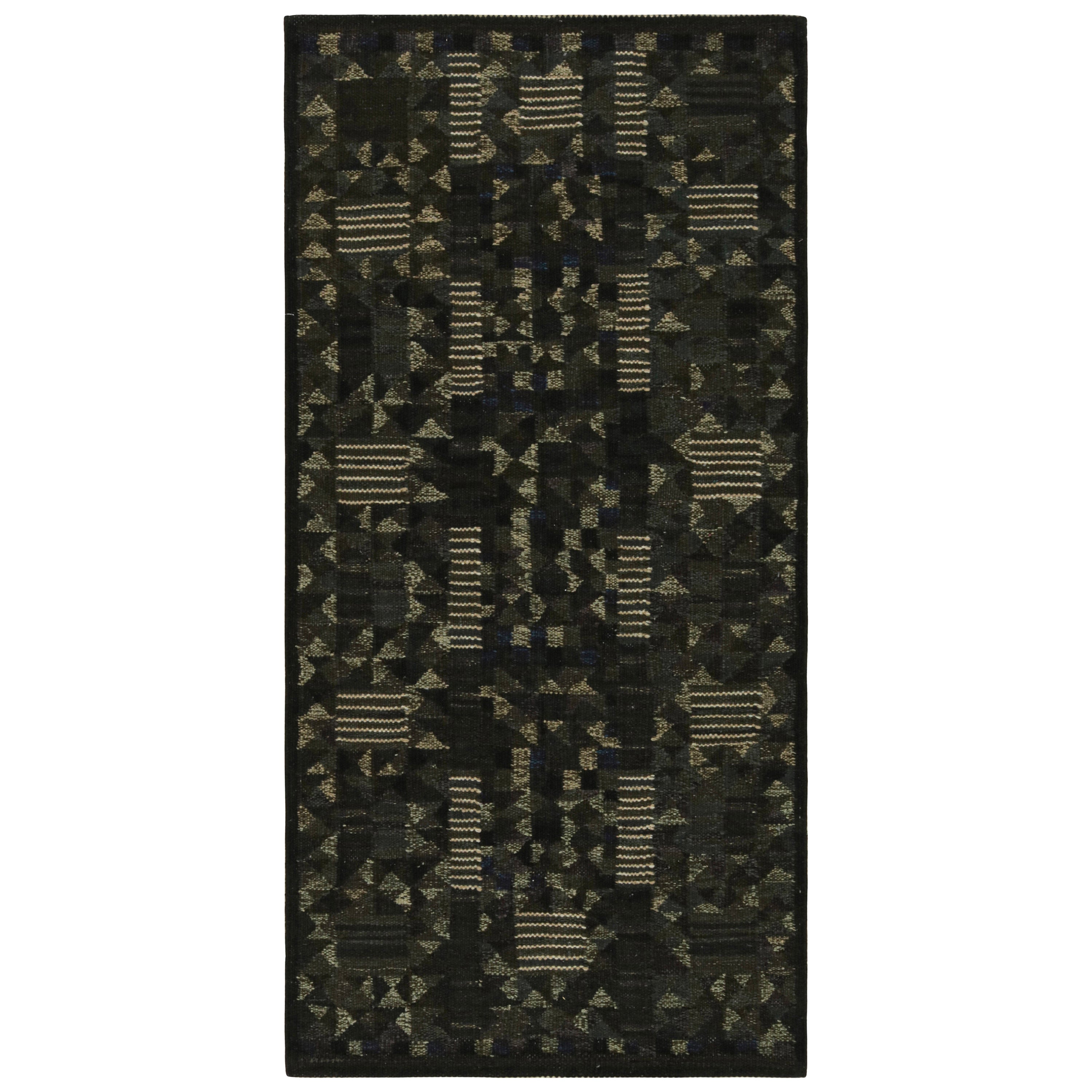 Rug & Kilim, tappeto runner Kilim in stile scandinavo con motivi geometrici marroni