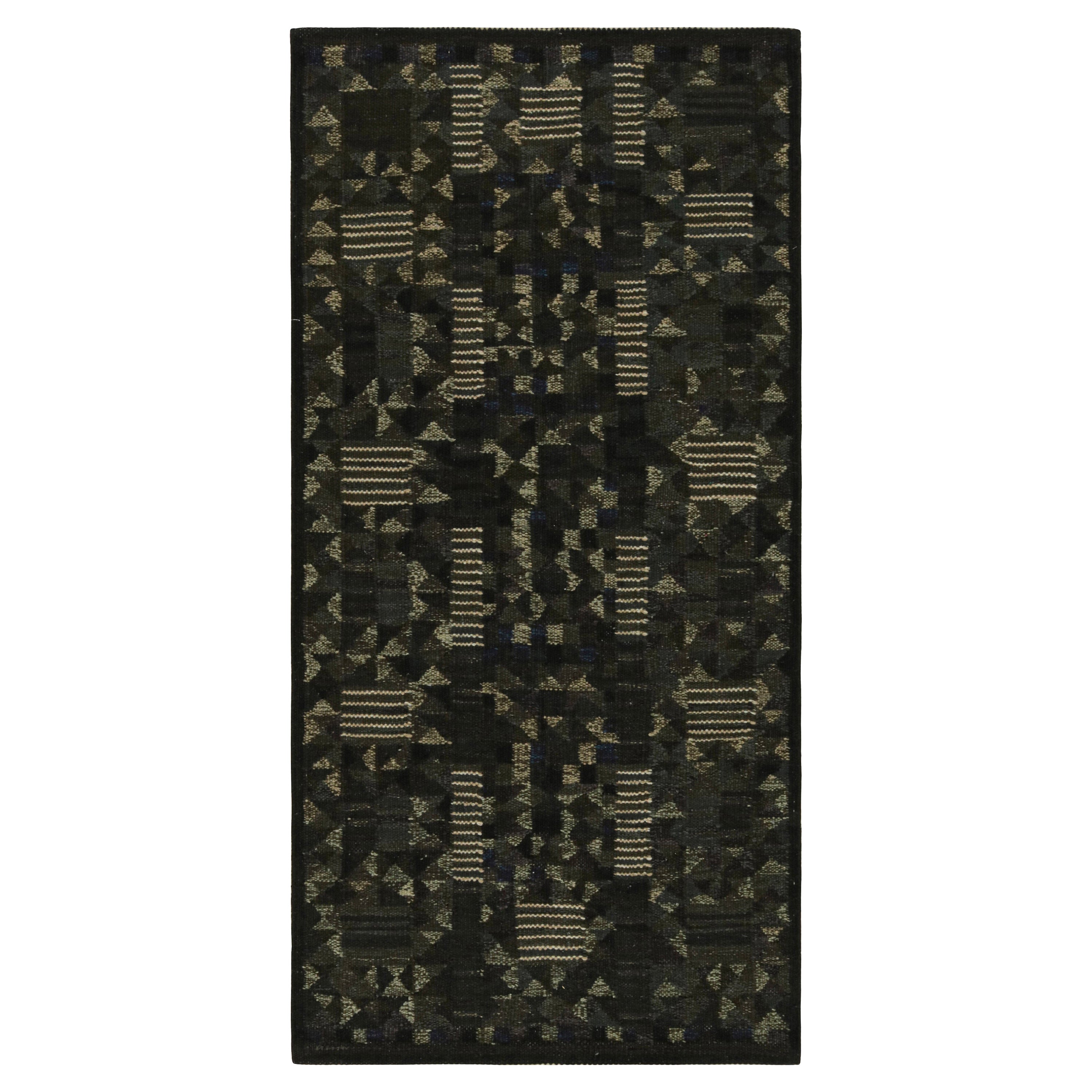 Rug
Kilim
s Scandinavian Style Kilim Runner Rug in Brown Geometric Patterns (Tapis de course Kilim de style scandinave à motifs géométriques)