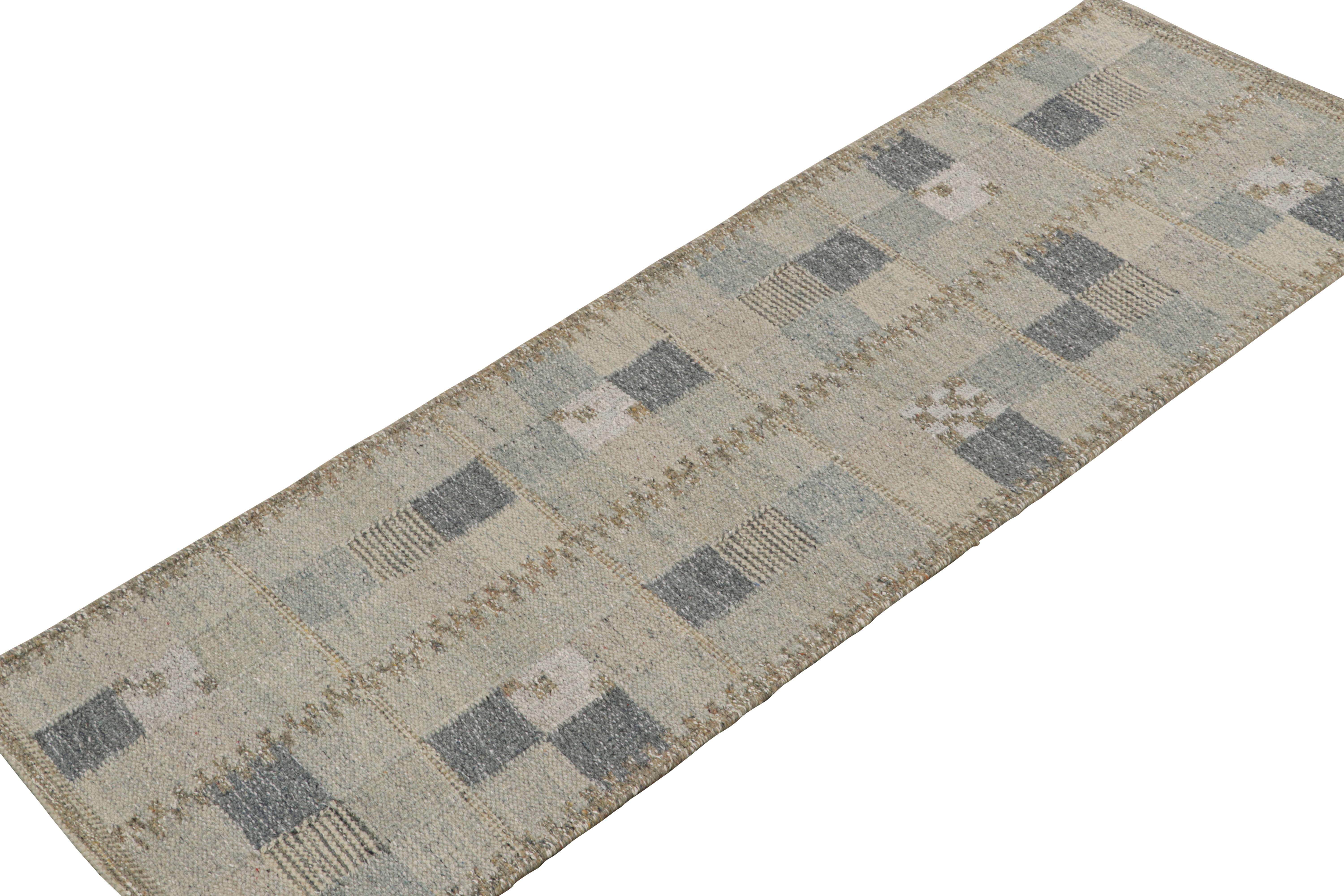 Dieser 3x8 Kelim-Läufer im schwedischen Stil ist aus der preisgekrönten skandinavischen Teppichkollektion von Rug & Kilim. Dieses handgewebte Flachgewebe aus Wolle, Baumwolle und natürlichen Garnen ist von den schwedischen Deko-Teppichen Rollakan