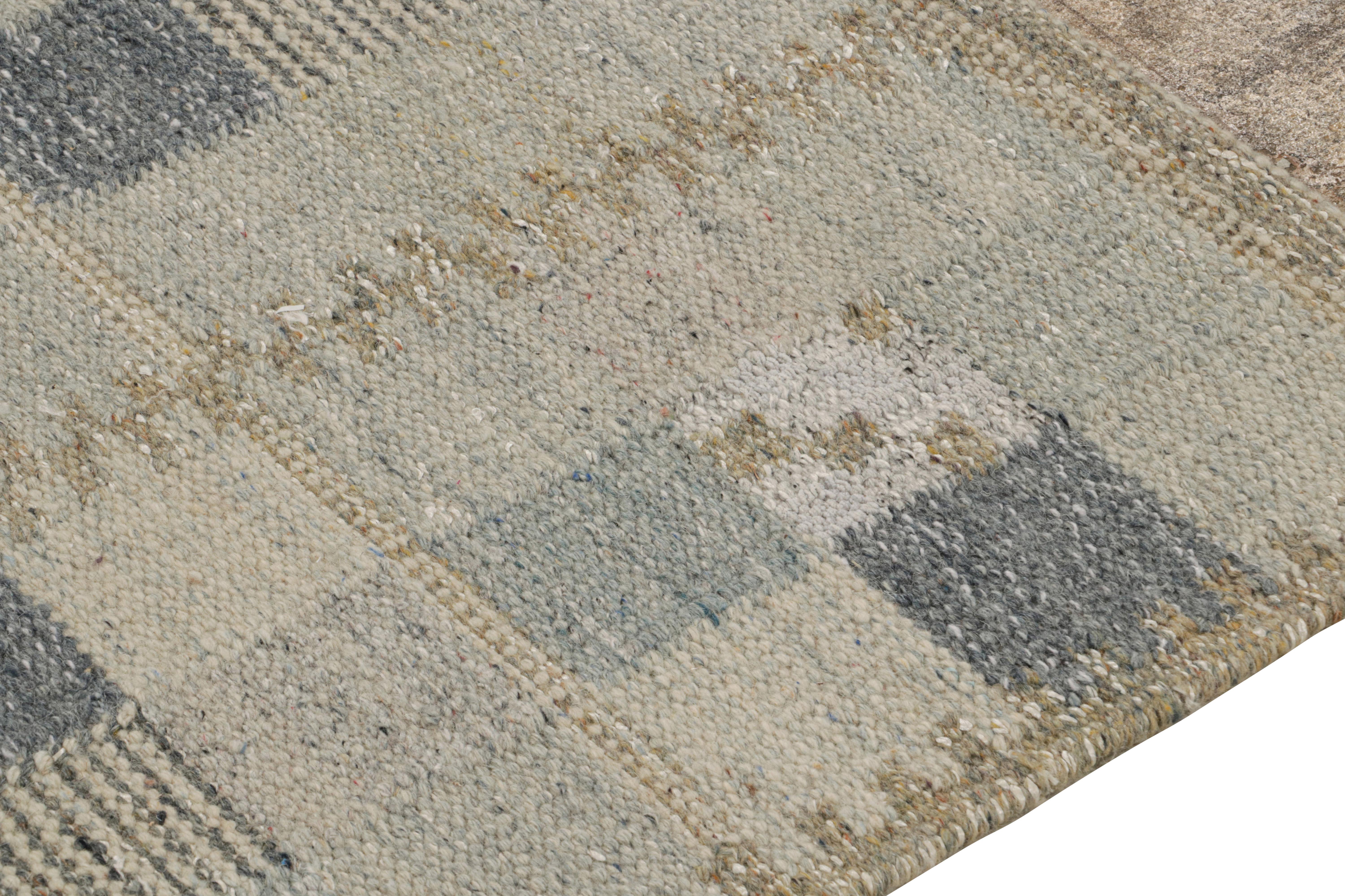 Rug & Kilim's skandinavischer Kilim-Läufer in grau-blauem, geometrischem Muster (Handgewebt) im Angebot