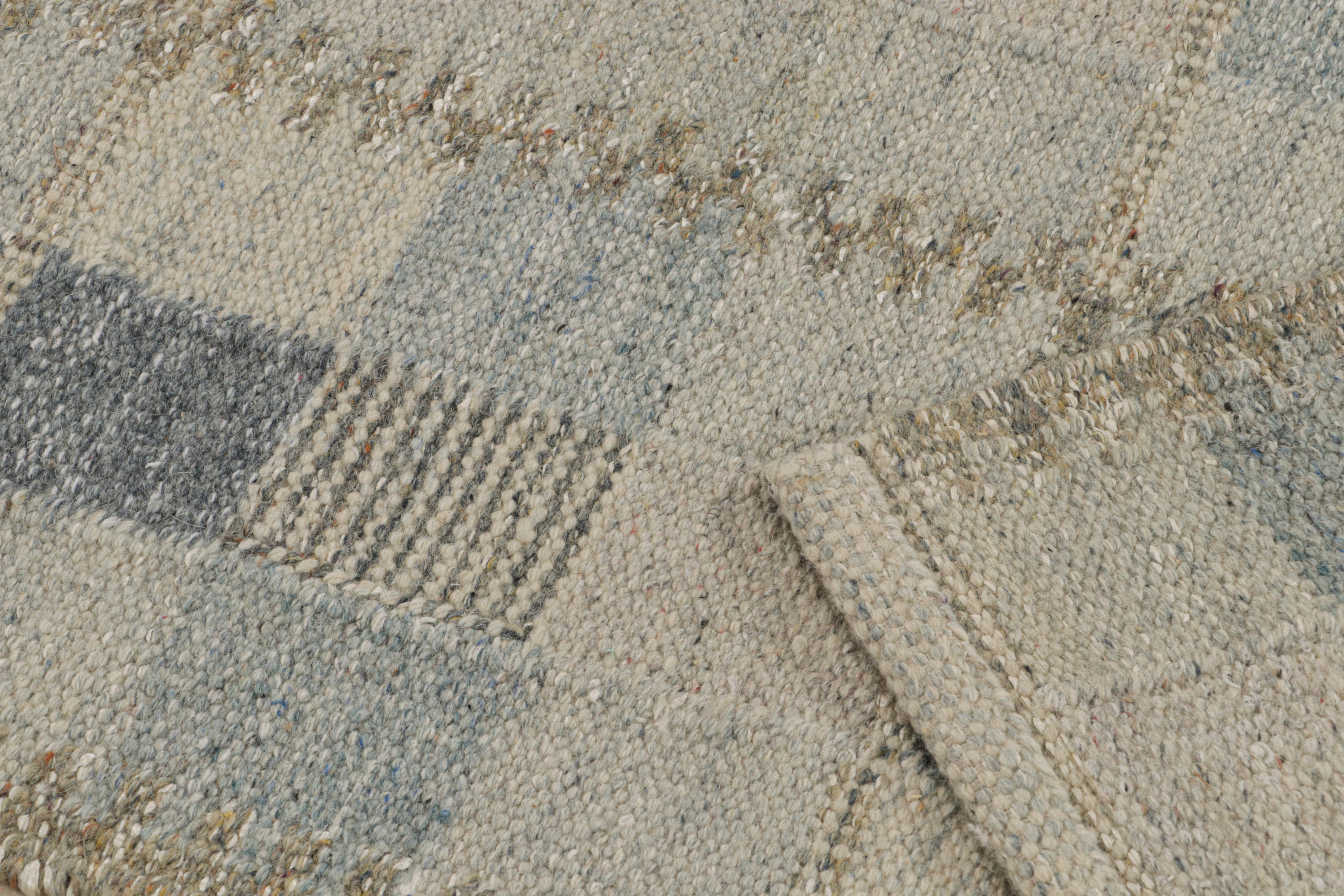Rug & Kilim's skandinavischer Kilim-Läufer in grau-blauem, geometrischem Muster (21. Jahrhundert und zeitgenössisch) im Angebot