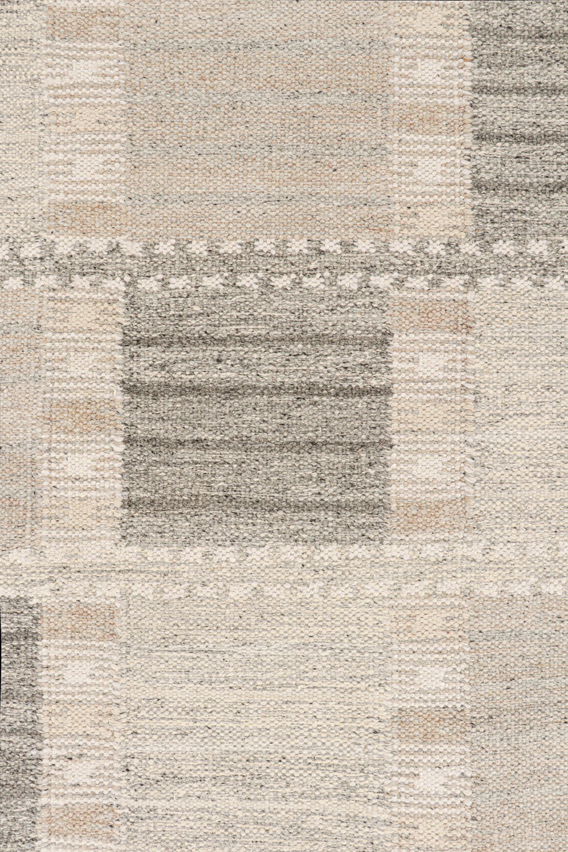 Rug & Kilim’s Scandinavian Style Kilim with Beige and Gray Geometric Patterns In New Condition For Sale In Long Island City, NY