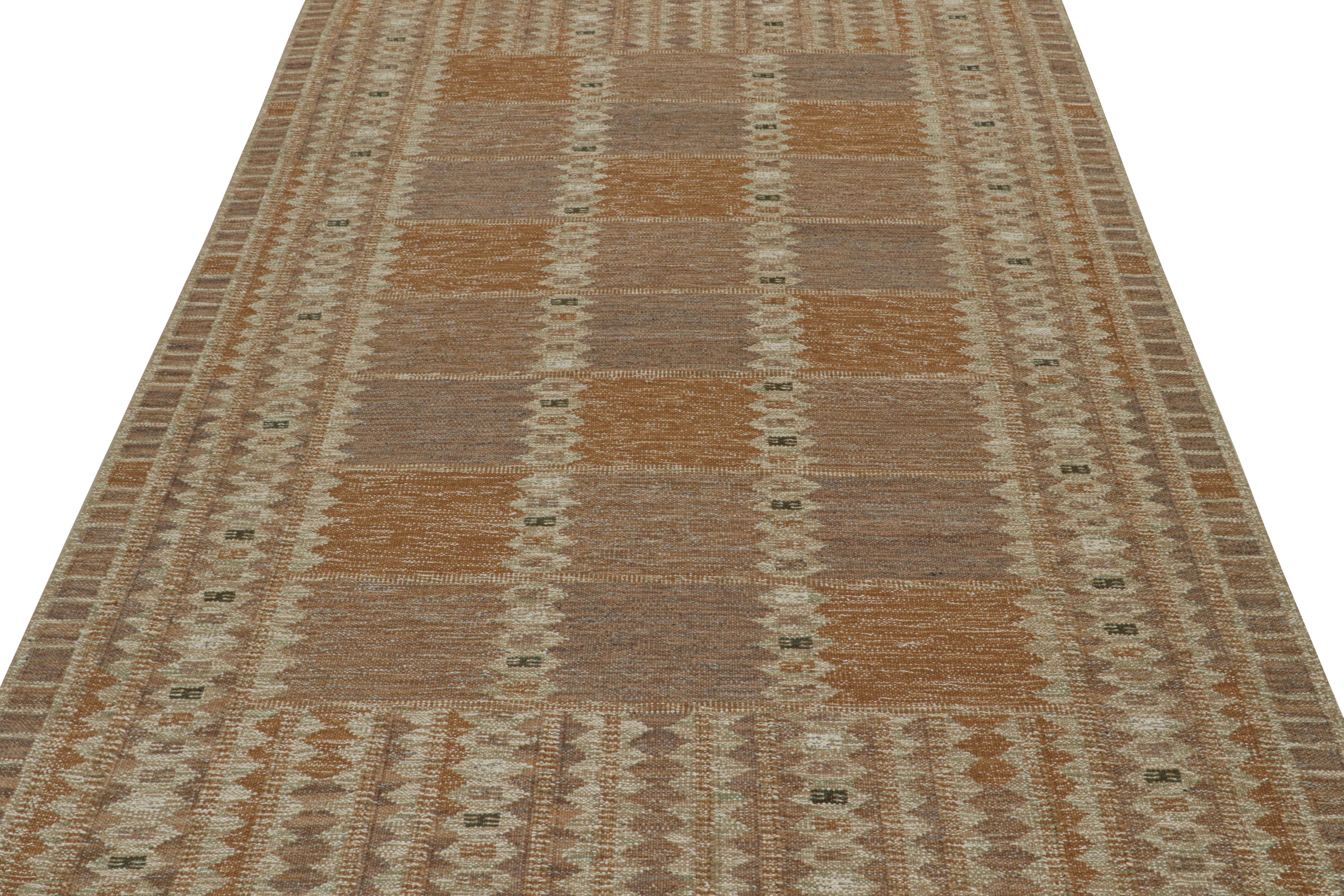 Rug & Kilim's skandinavischer Stil-Kilim mit beige-braunen, geometrischen Mustern (Skandinavische Moderne) im Angebot