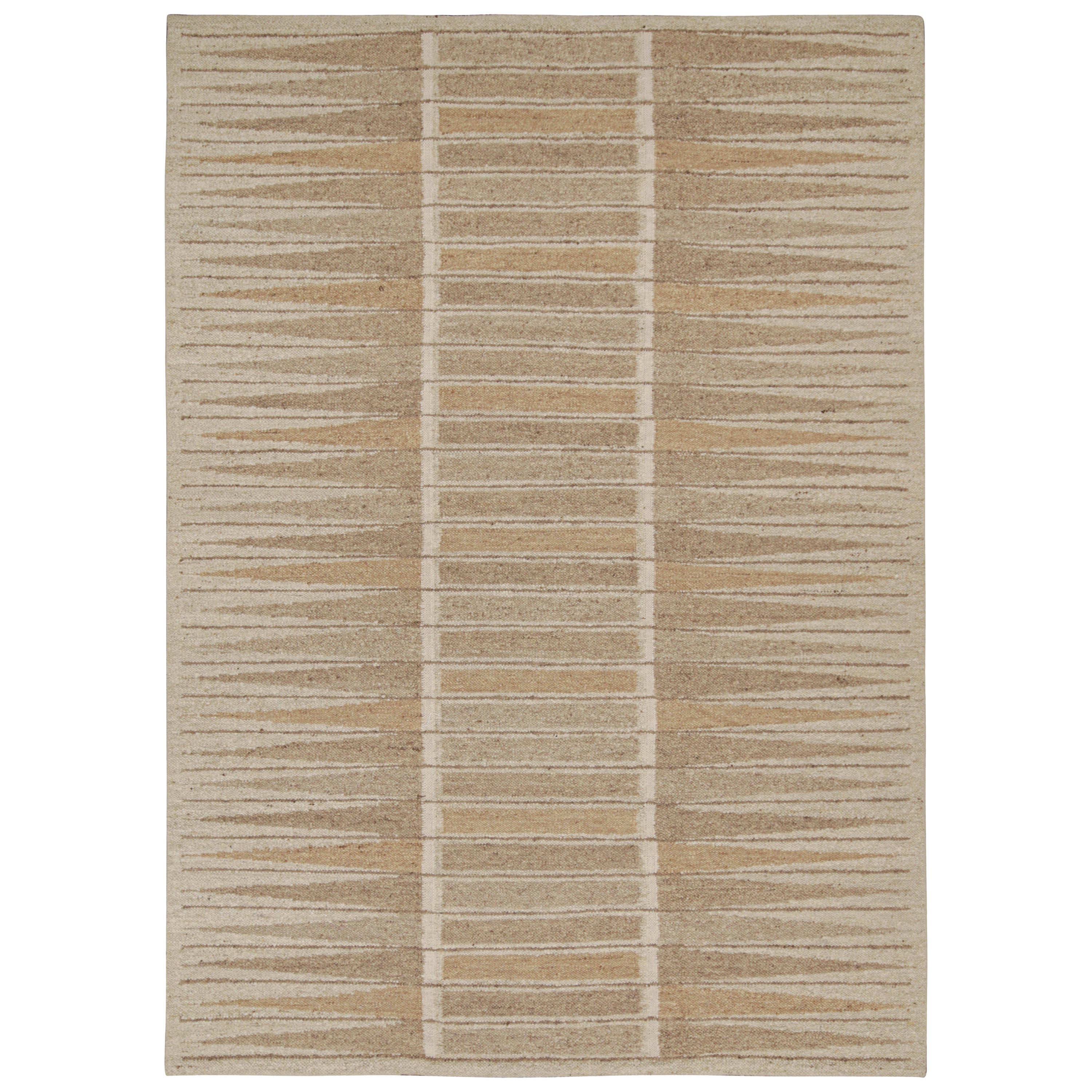 Rug & Kilim's Scandinavian Style Kilim with Beige & Brown Geometric Patterns (Kilim de style scandinave avec motifs géométriques beige et Brown)