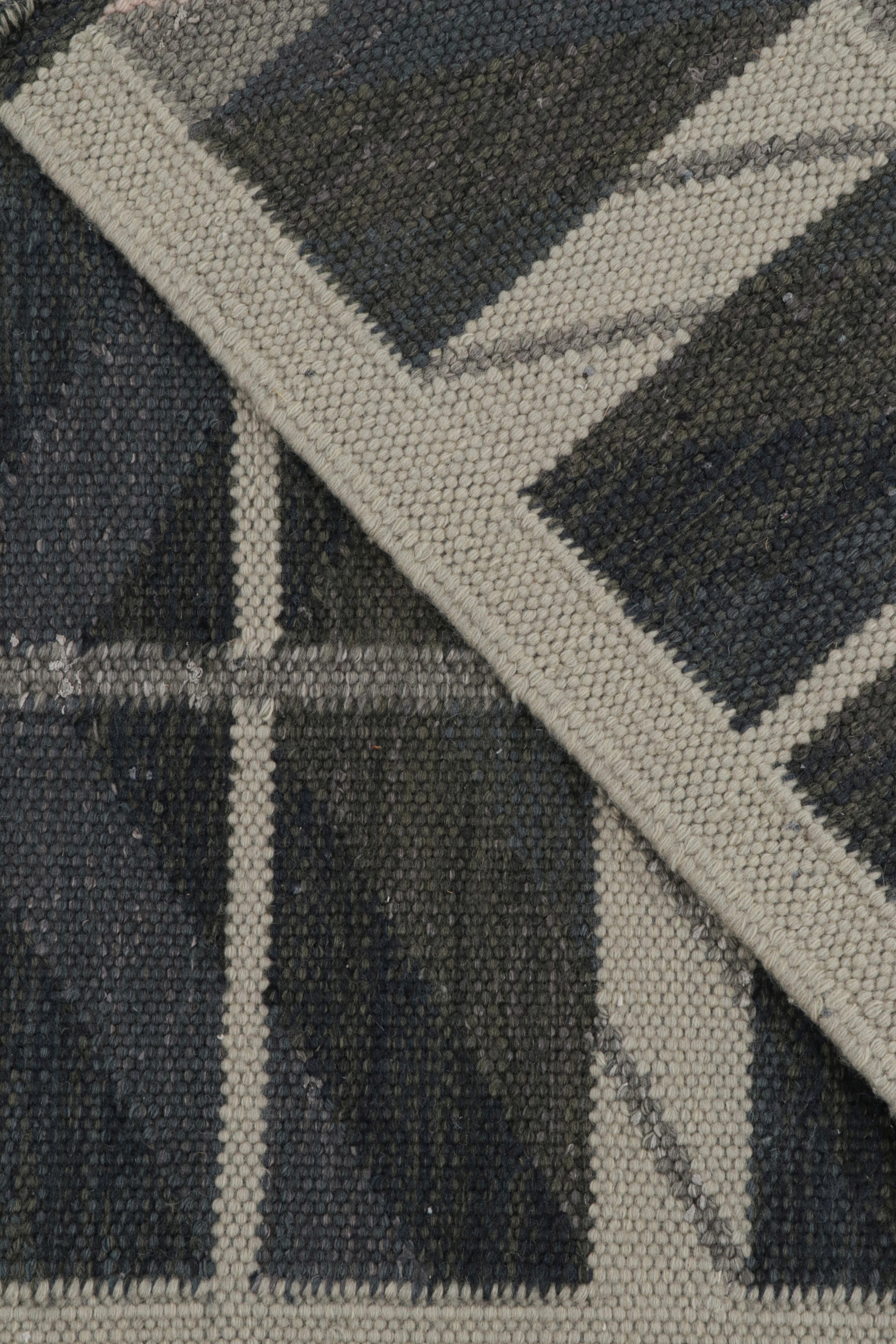 XXIe siècle et contemporain Rug & Kilim's Scandinavian Style Kilim with Blue and Gray Geometric Patterns (Kilim de style scandinave avec des motifs géométriques bleus et gris) en vente