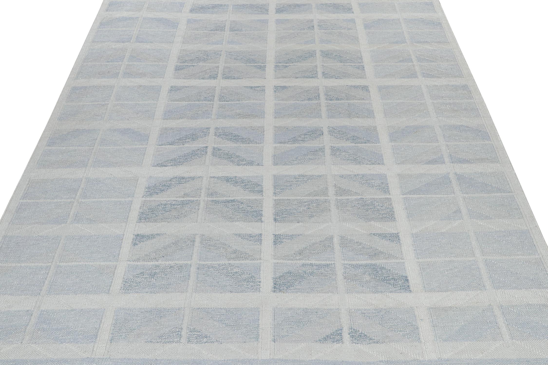 Scandinavo moderno Rug & Kilim: Kilim in stile scandinavo con motivi geometrici blu e argento in vendita