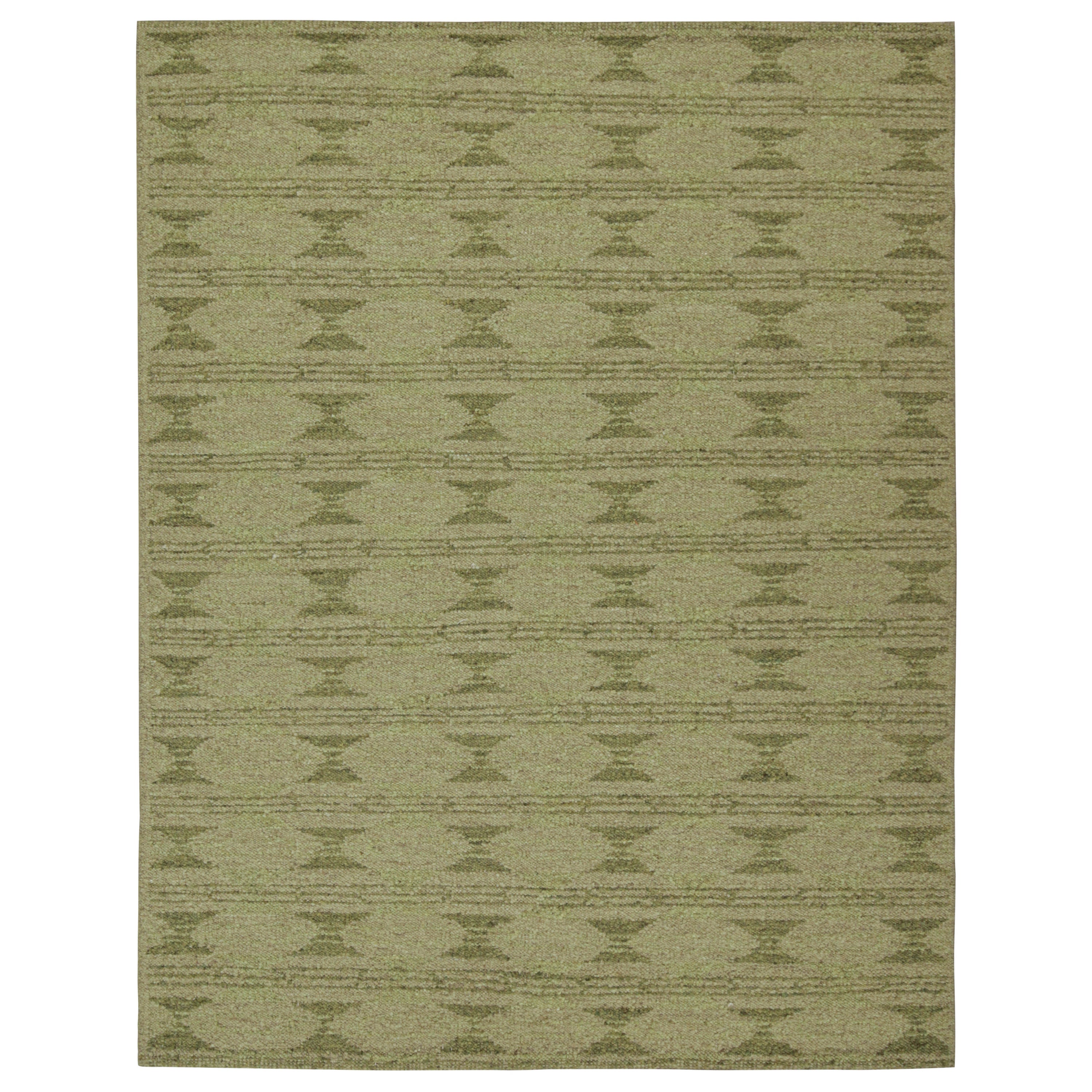 Rug & Kilim è un kilim in stile scandinavo con motivi geometrici nei toni del verde.