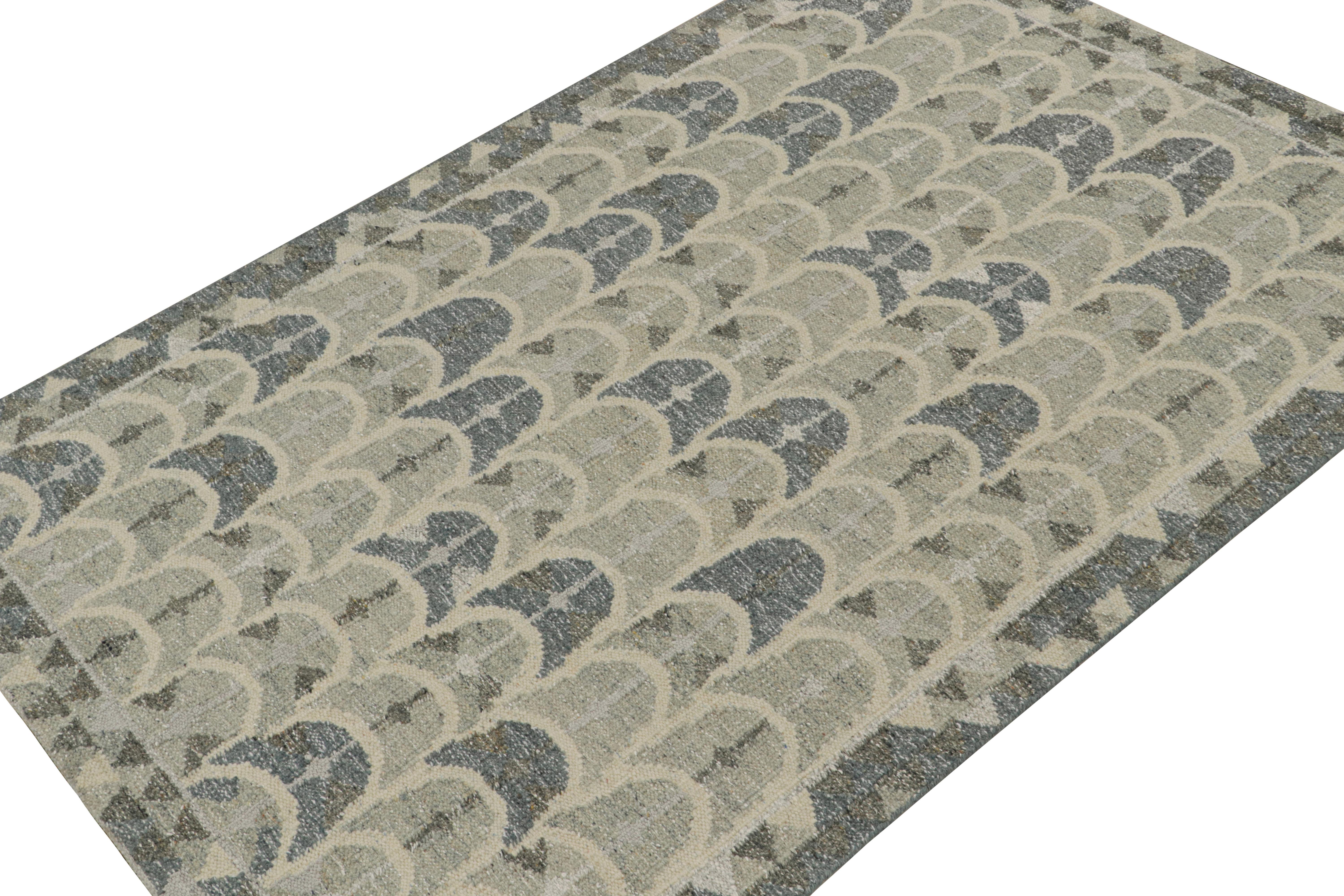 Questo kilim 6x9 in stile svedese è una nuova aggiunta alla premiata collezione di tappeti scandinavi di Rug & Kilim. Tessuto a mano in lana, cotone e filati naturali, questo pezzo rappresenta una rivisitazione contemporanea dei Rollakan e dei Ryas