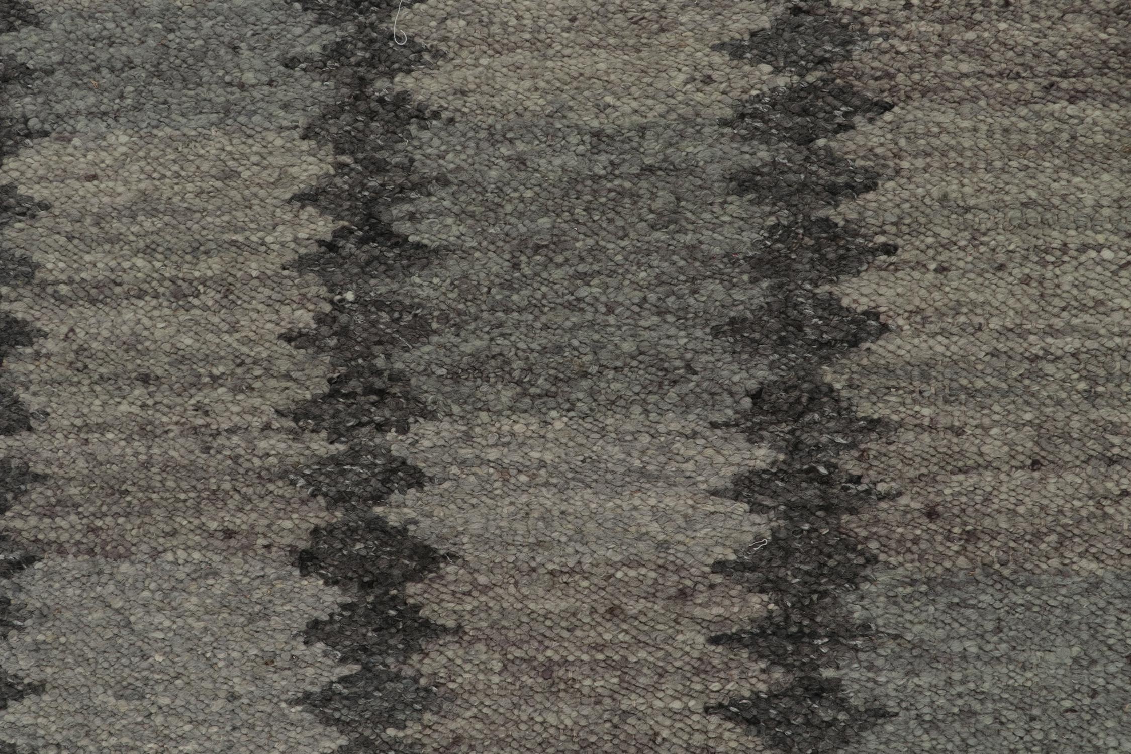 Kilim de estilo escandinavo de Rug & Kilim con motivos geométricos en gris y azul en Nuevo estado para la venta en Long Island City, NY