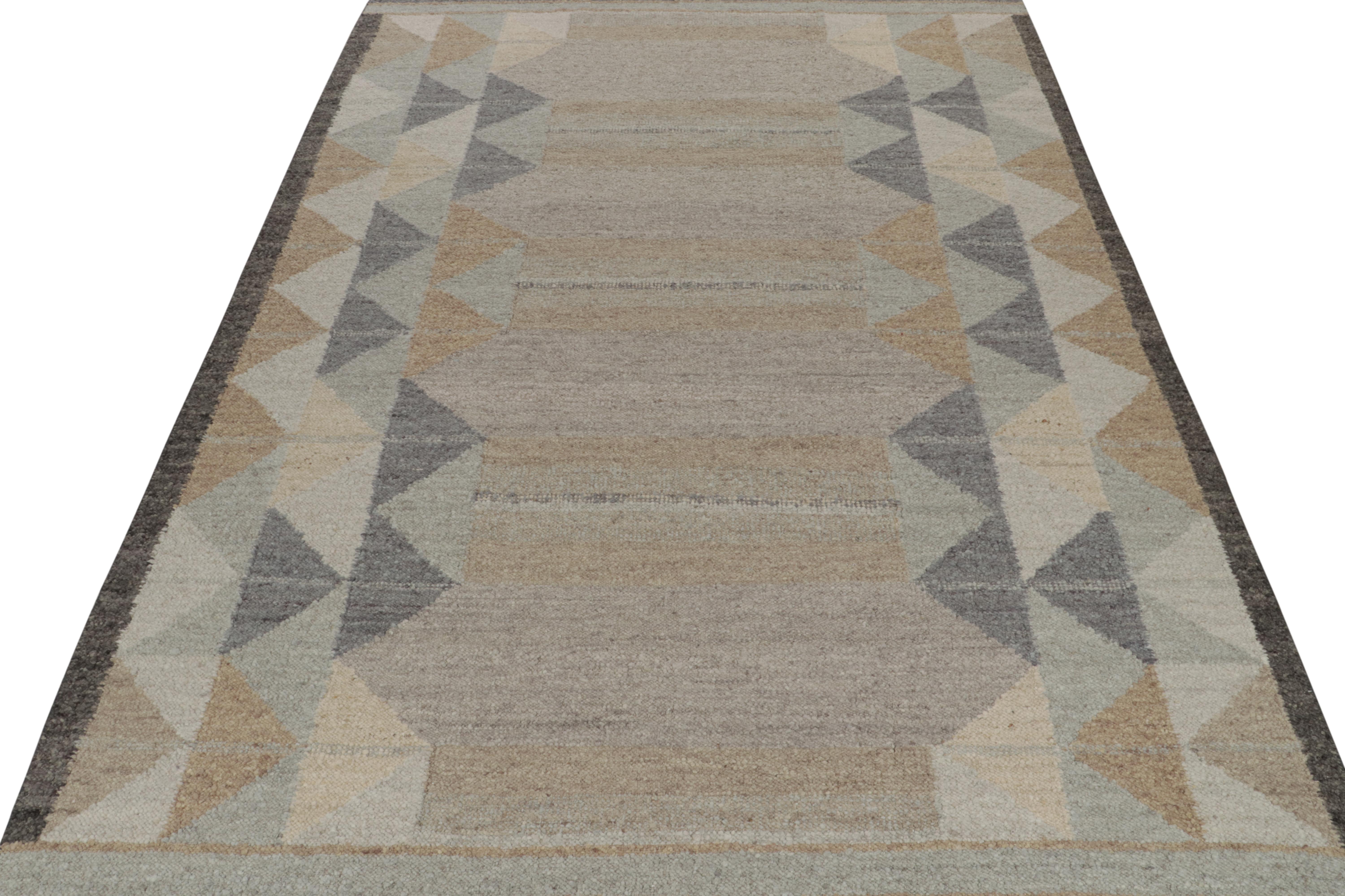 Moderne Rug & Kilim's Scandinavian Style Kilim with Grey, Blue, Beige Geometric Patterns (Kilim de style scandinave avec des motifs géométriques gris, bleus et beiges) en vente