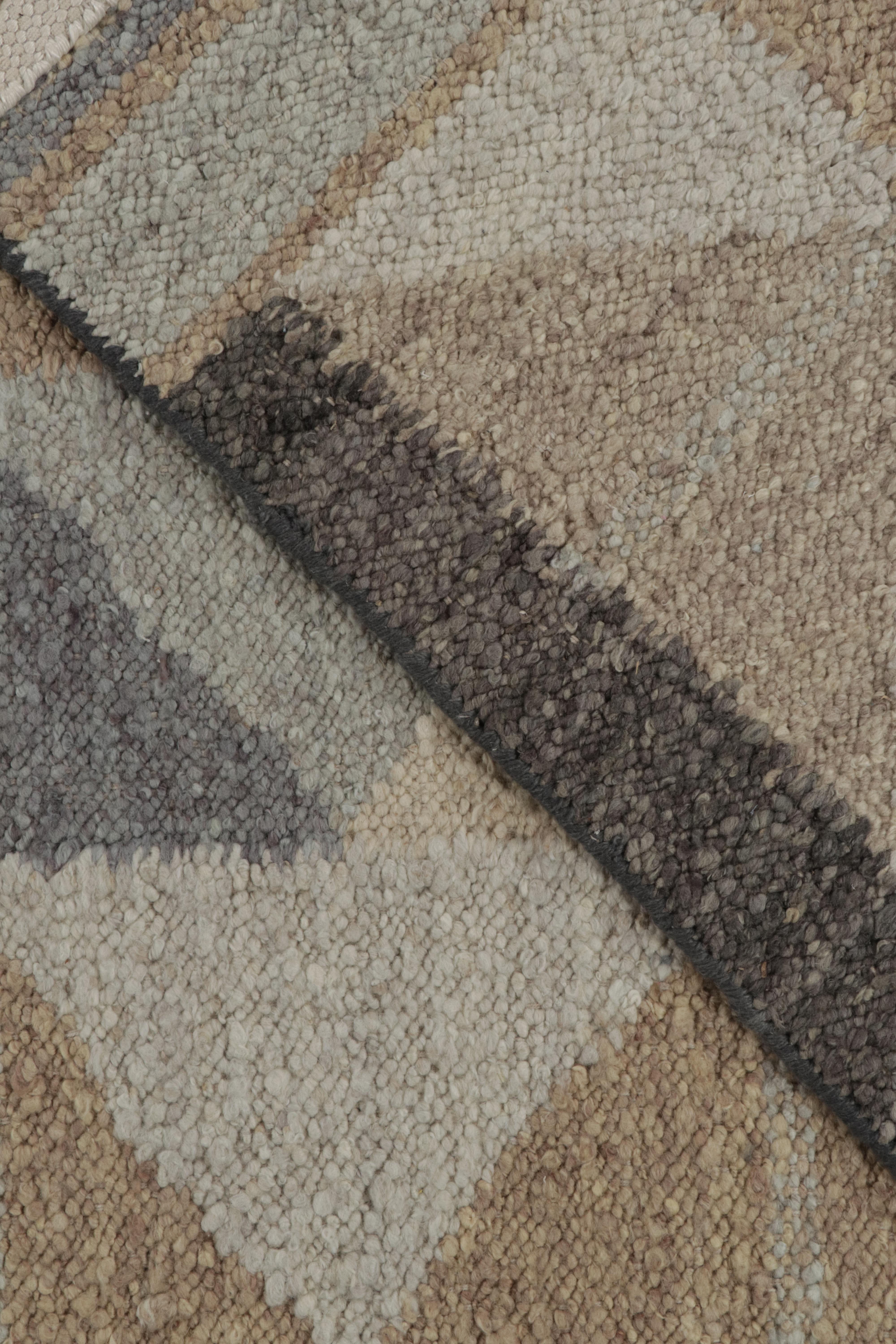 XXIe siècle et contemporain Rug & Kilim's Scandinavian Style Kilim with Grey, Blue, Beige Geometric Patterns (Kilim de style scandinave avec des motifs géométriques gris, bleus et beiges) en vente