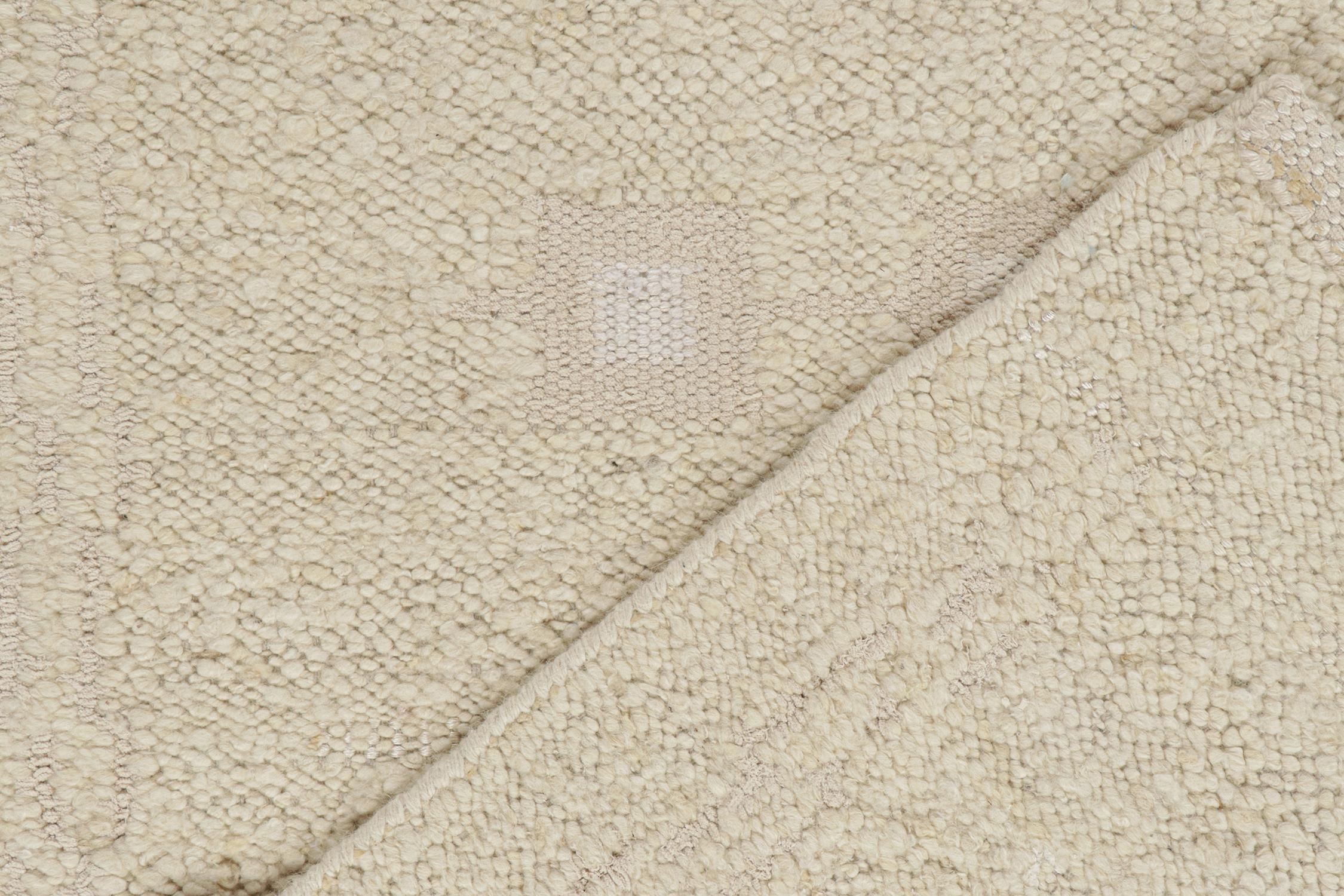 XXIe siècle et contemporain Kilim de style scandinave de Rug & Kilim avec motifs en beige et blanc en vente