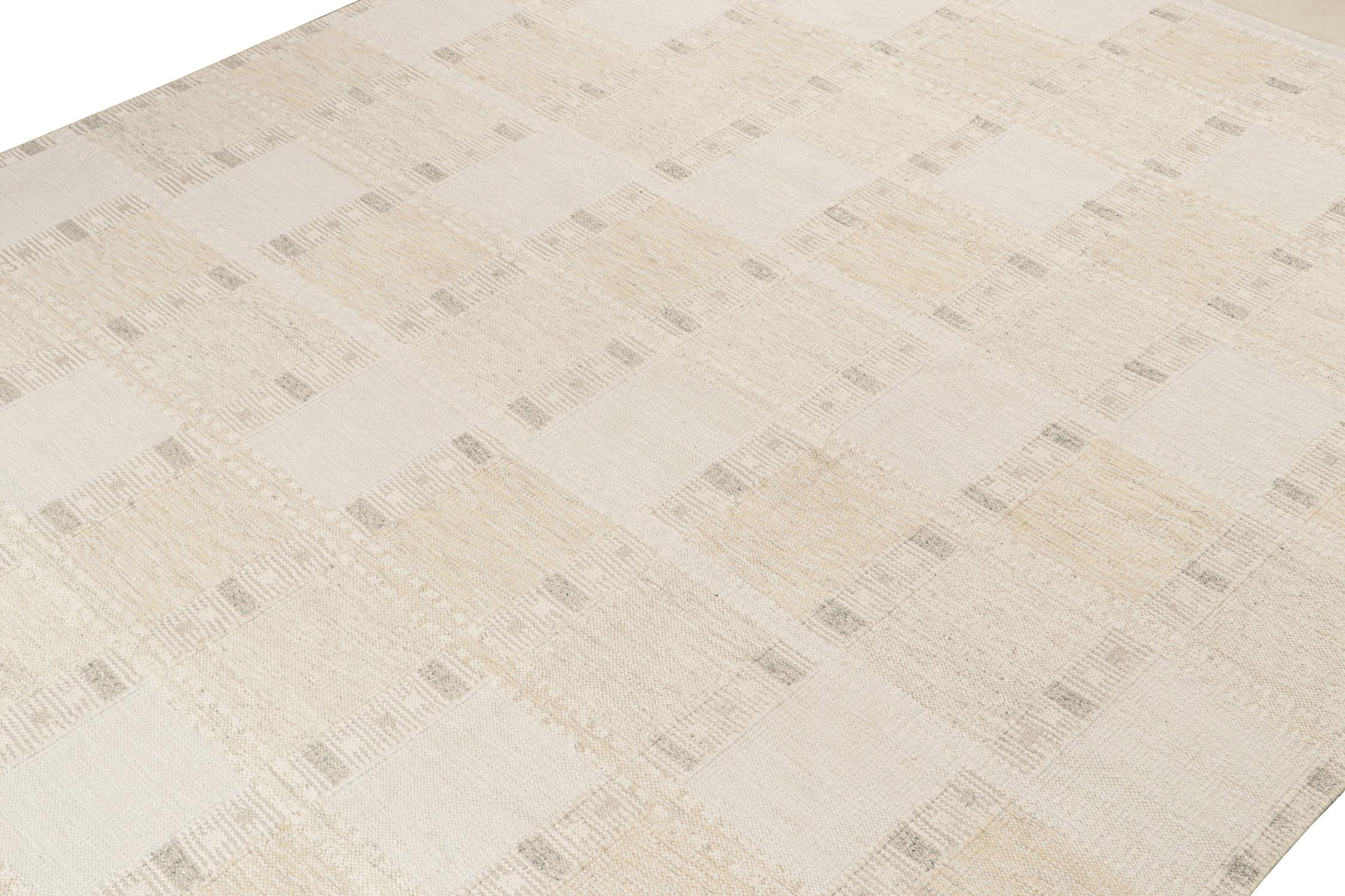 Indiano Rug & Kilim è un kilim in stile scandinavo con motivi geometrici color grigio e beige. in vendita