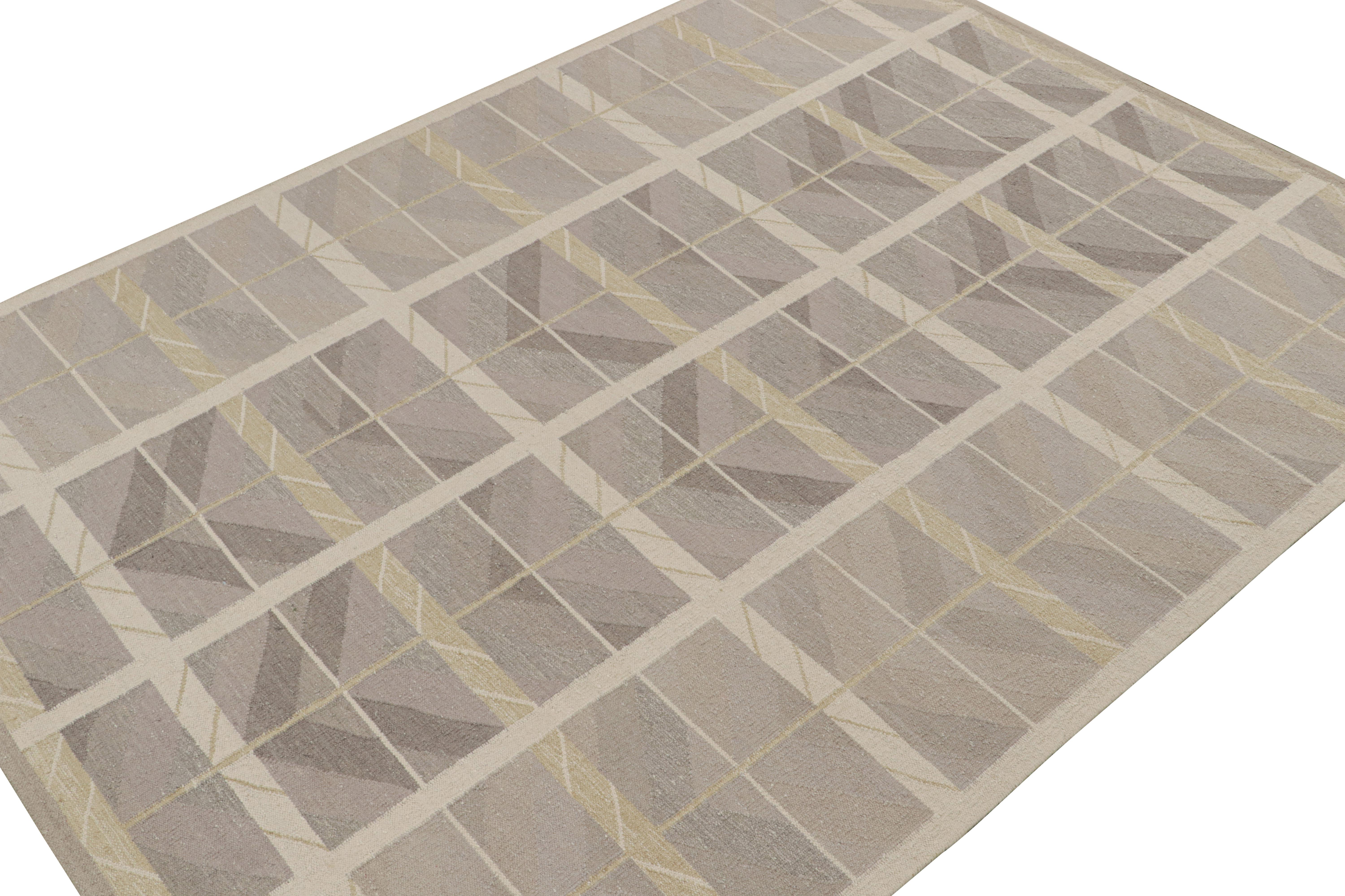 Questo kilim 9x12 in stile svedese appartiene alla collezione di tappeti scandinavi di Rug & Kilim. Tessuto a mano in seta, questo tappeto a tessitura piatta rappresenta una rivisitazione dei tappeti Rollakans e Rya del periodo Deco svedese in uno