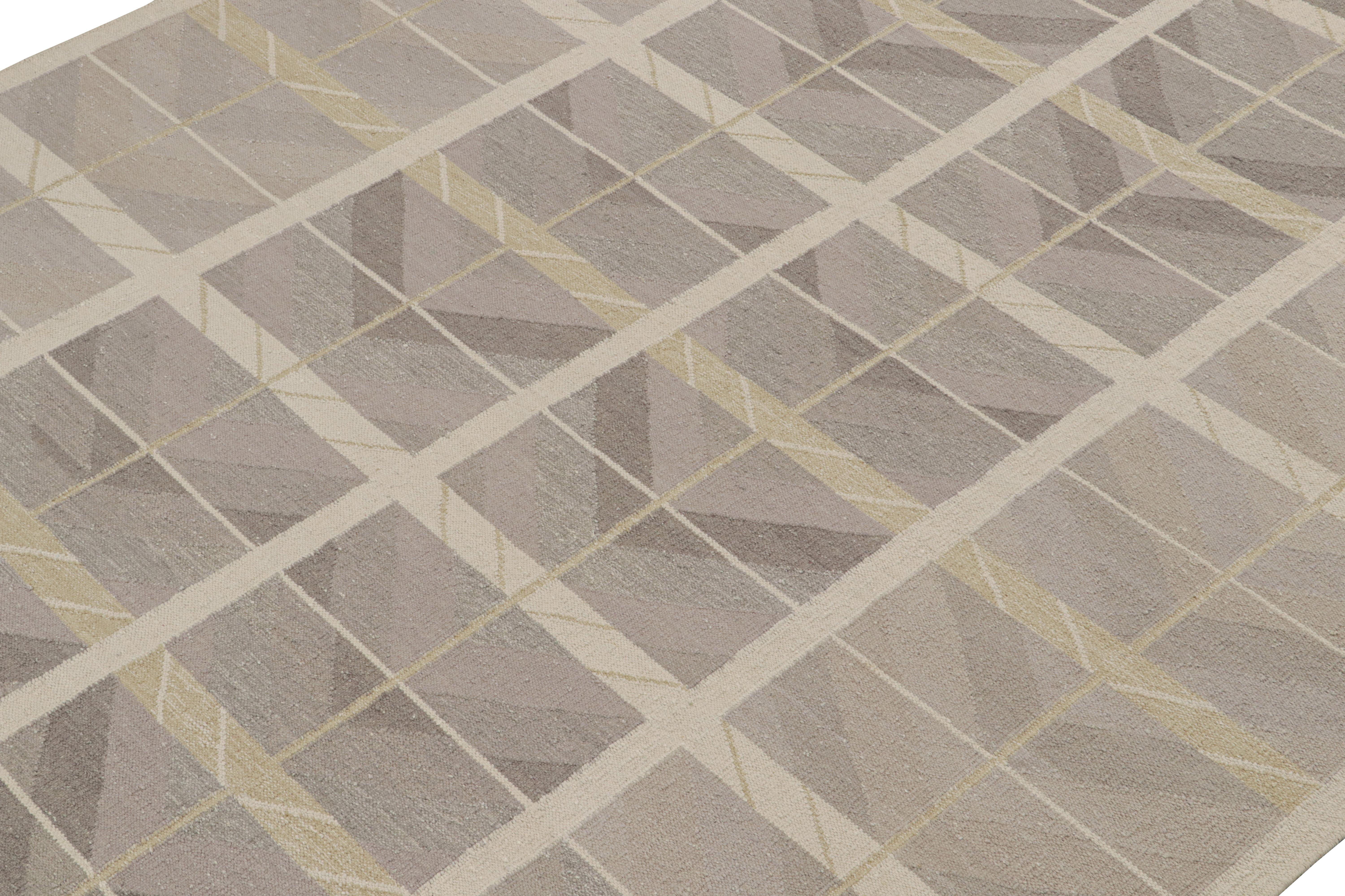 Indiano Rug & Kilim è un kilim in stile scandinavo con motivi geometrici e chevrons color grigio scuro. in vendita