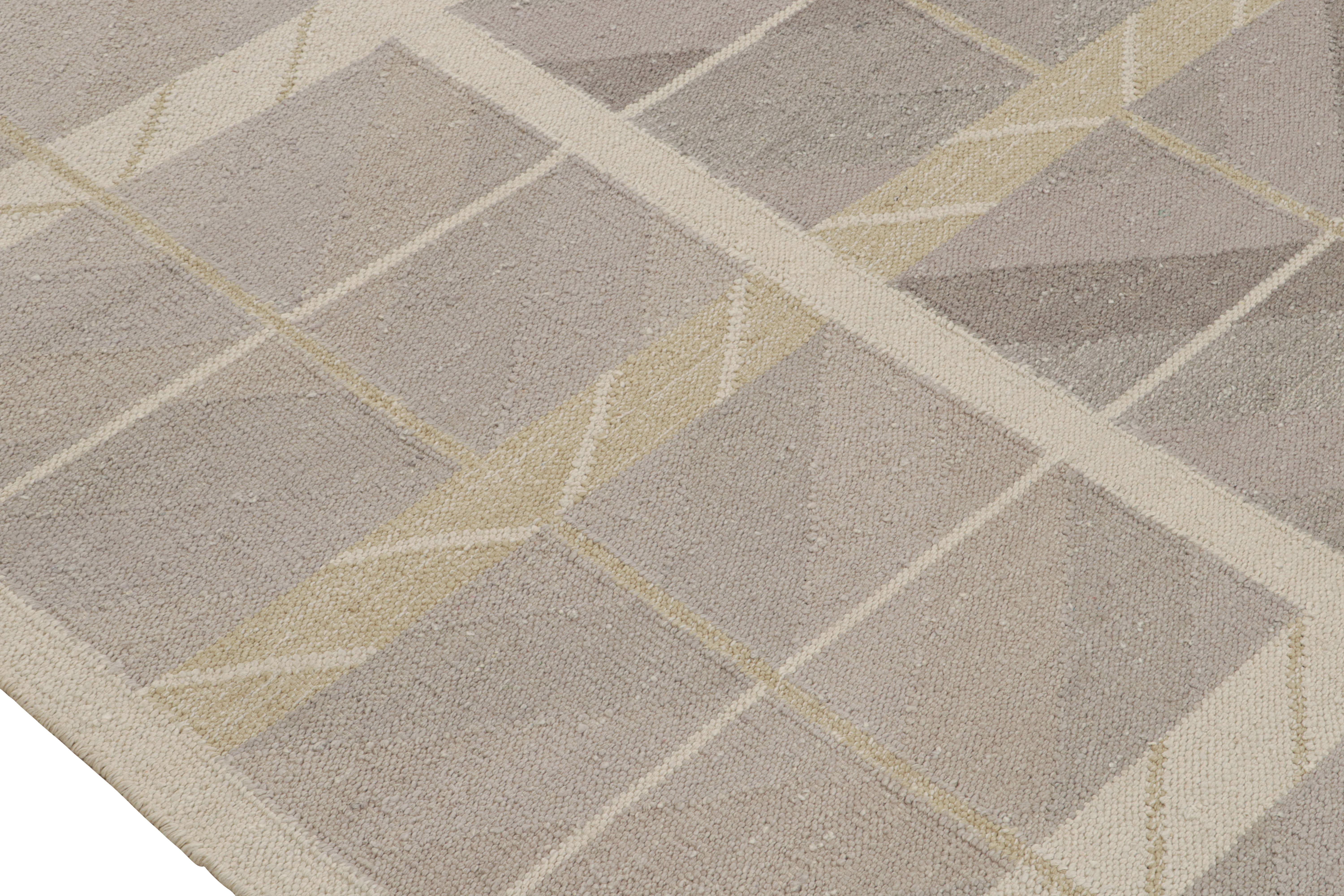 Rug & Kilim è un kilim in stile scandinavo con motivi geometrici e chevrons color grigio scuro. In condizioni Nuovo in vendita a Long Island City, NY