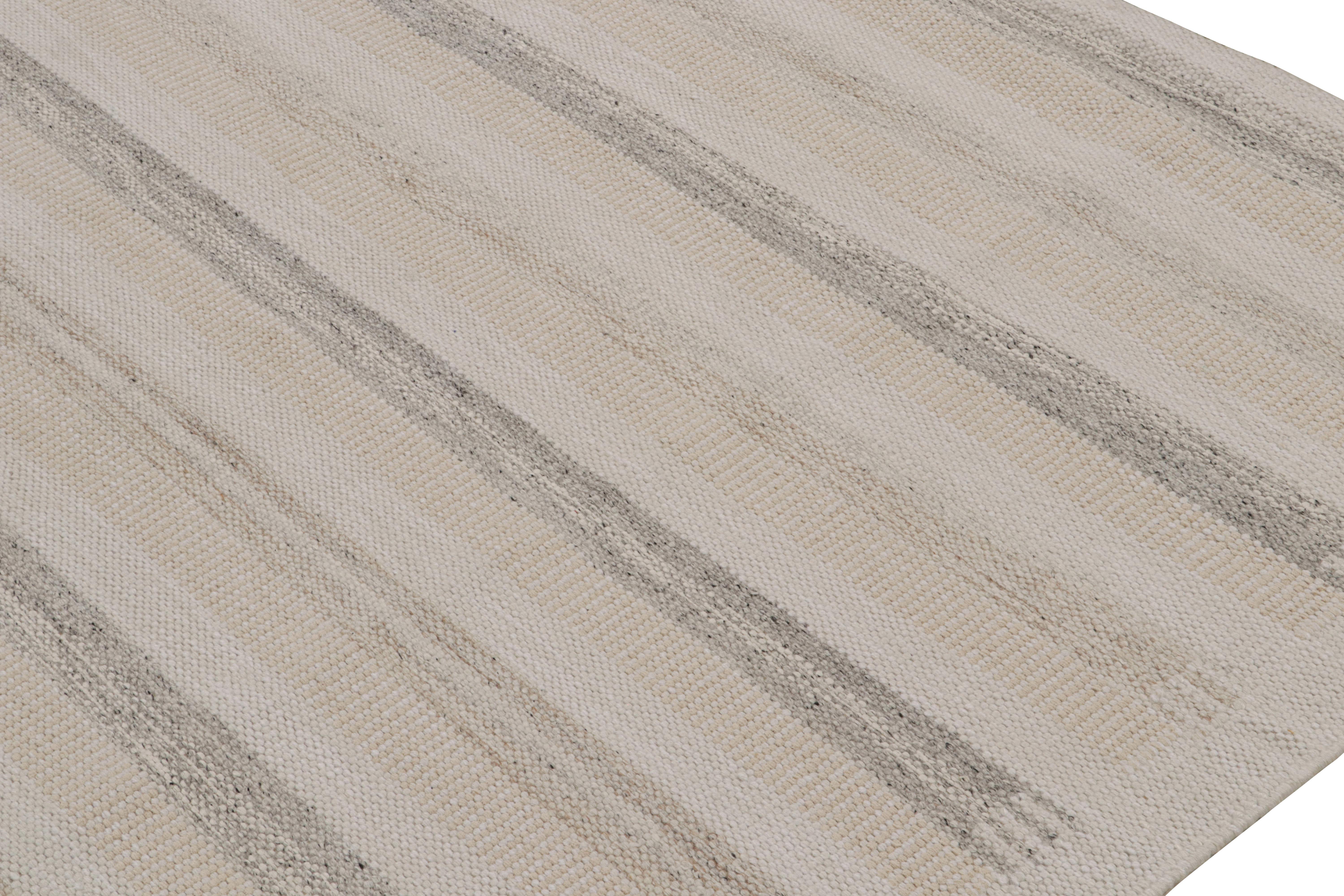 Tessuto a mano Rug & Kilim - Kilim in stile scandinavo con strisce bianche, beige e grigie in vendita