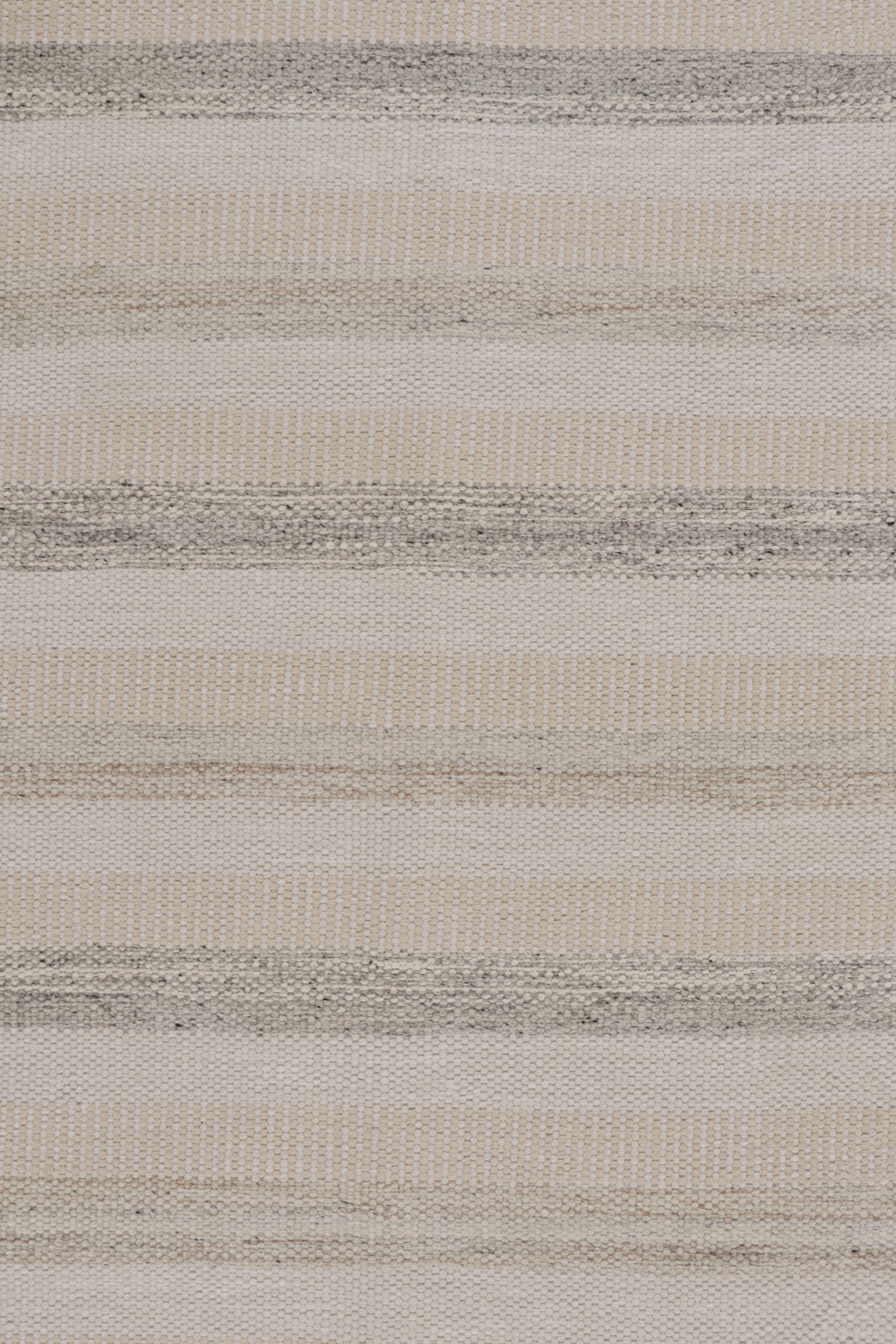 Rug & Kilim - Kilim in stile scandinavo con strisce bianche, beige e grigie In condizioni Nuovo in vendita a Long Island City, NY