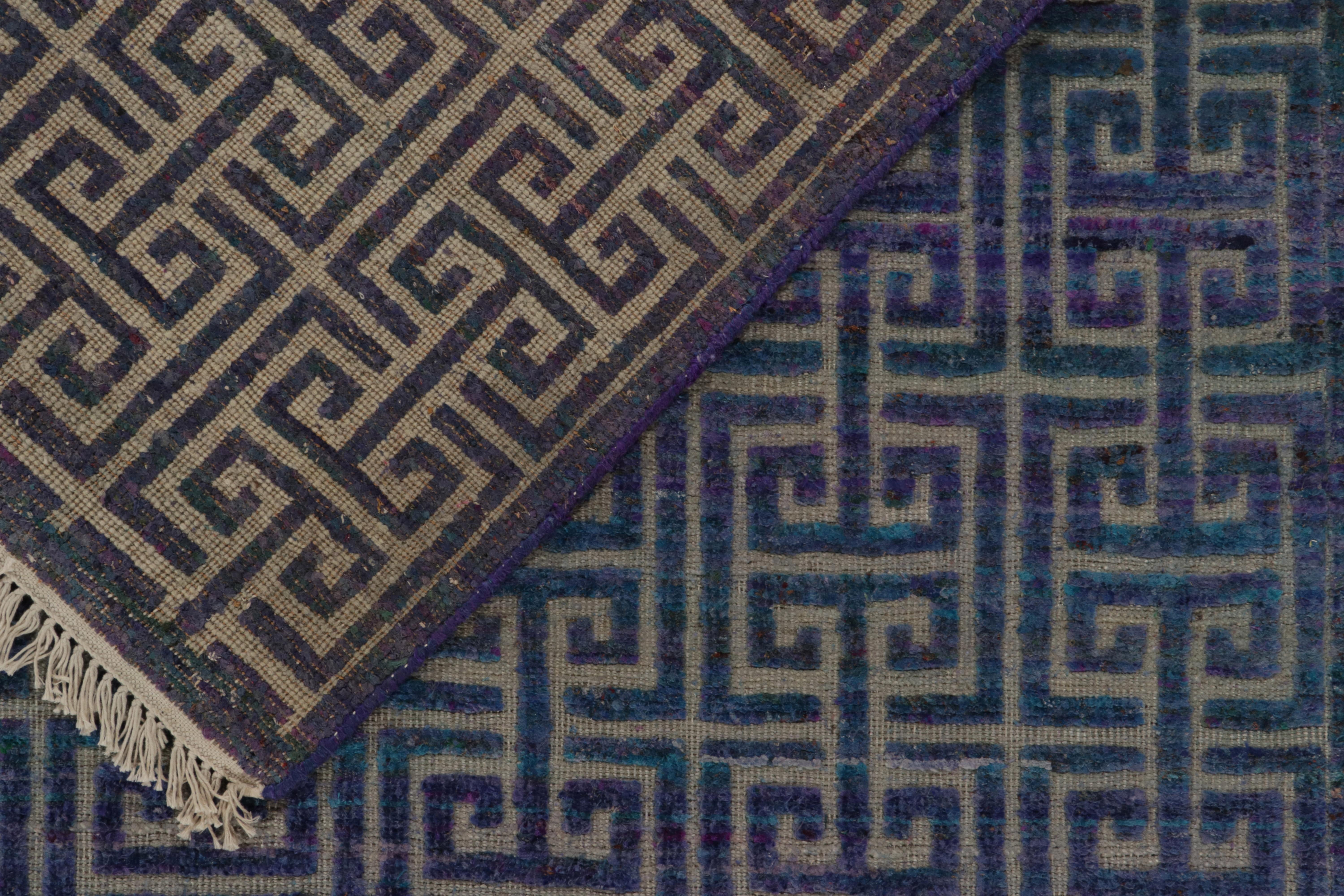 Rug & Kilim's moderner Teppich im skandinavischen Stil in Blau und Lila mit High-Low-Mustern (21. Jahrhundert und zeitgenössisch) im Angebot