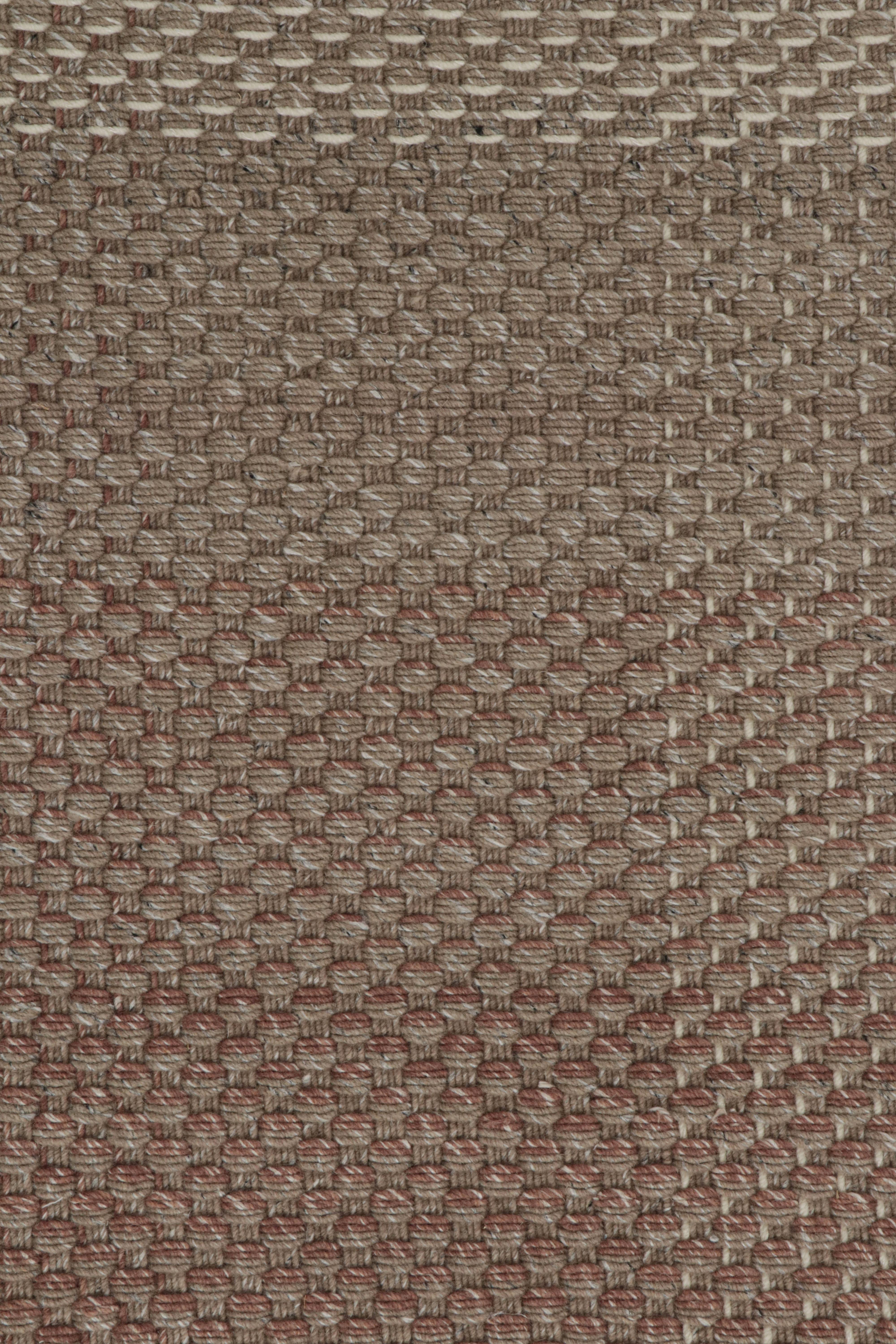 Rug & Kilim's skandinavischer Ombre-Kilim-Teppich in Brown-Mustern im Zustand „Neu“ im Angebot in Long Island City, NY