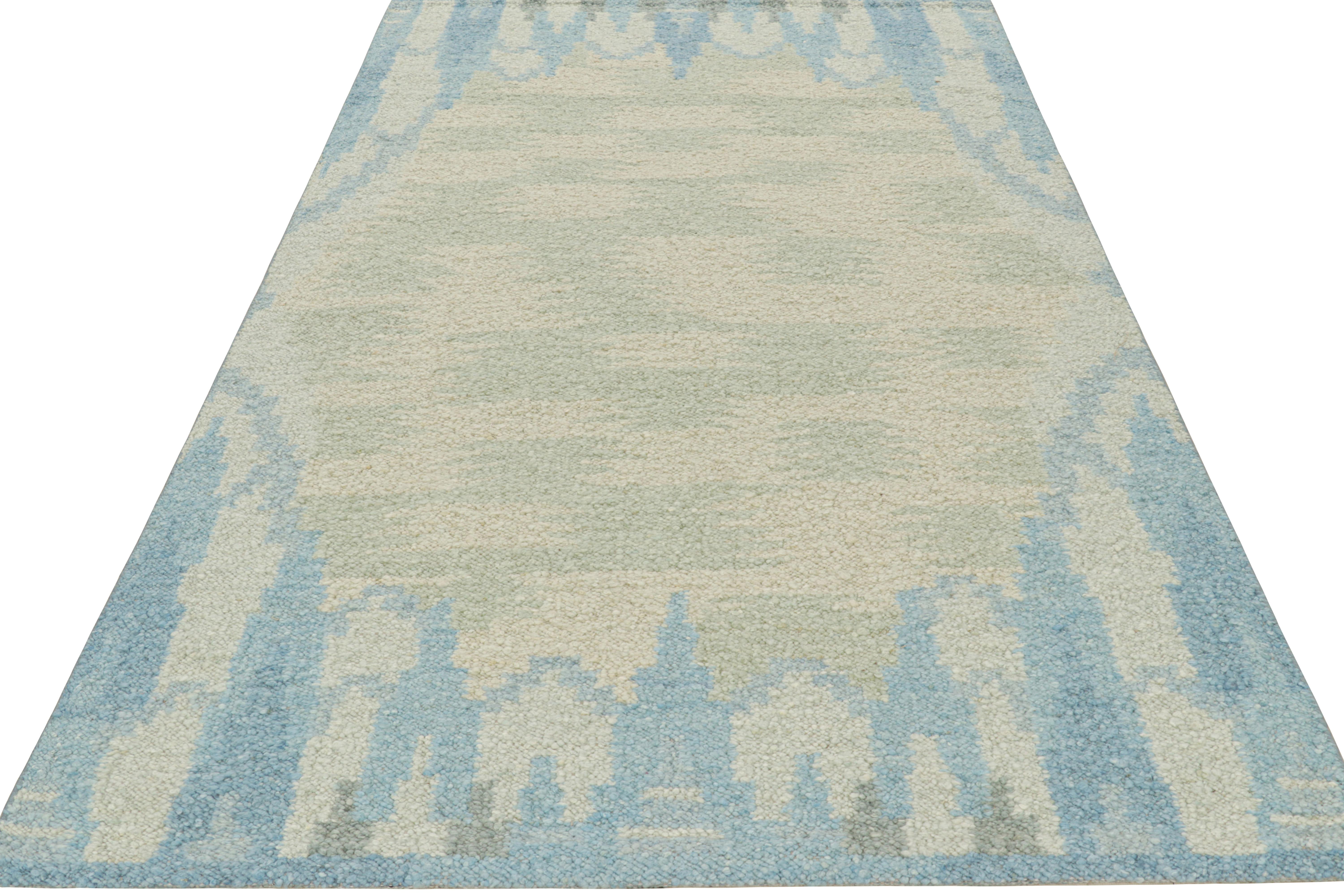 Indien Rug & Kilim's Scandinavian Style Open Field Rug in Seafoam Blue and Green Tones (tapis à champs ouverts de style scandinave dans les tons bleu et vert) en vente